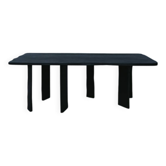 Table en bois brûlé