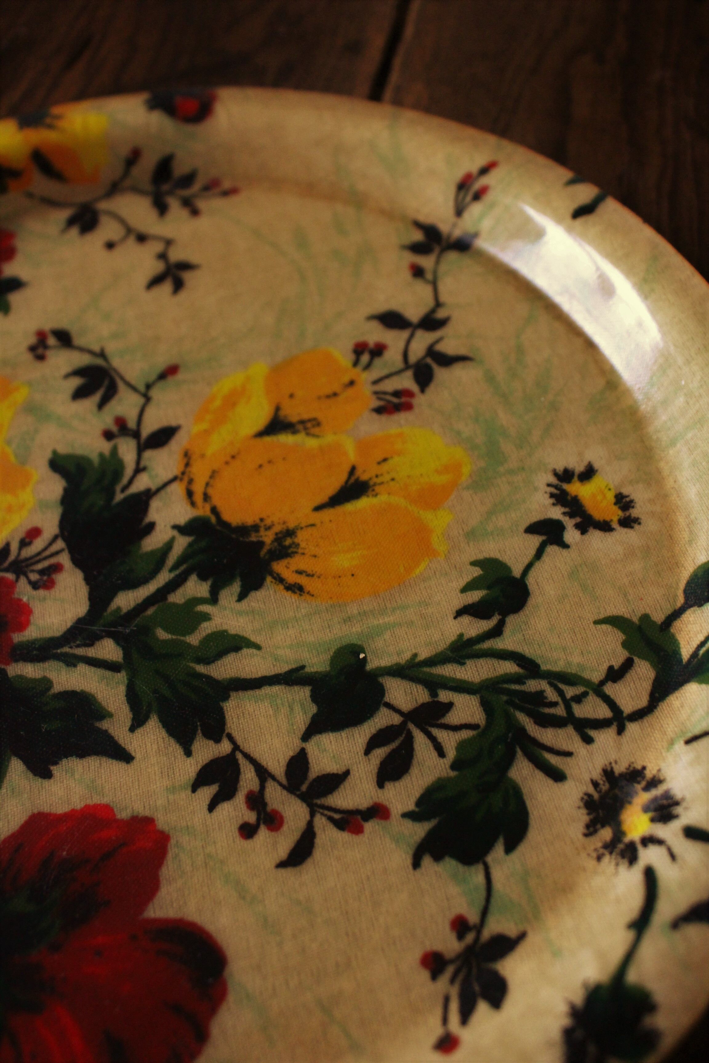 Round plastic top vintage flowers