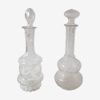 Lot de 2 flacons verre sculpté vintage