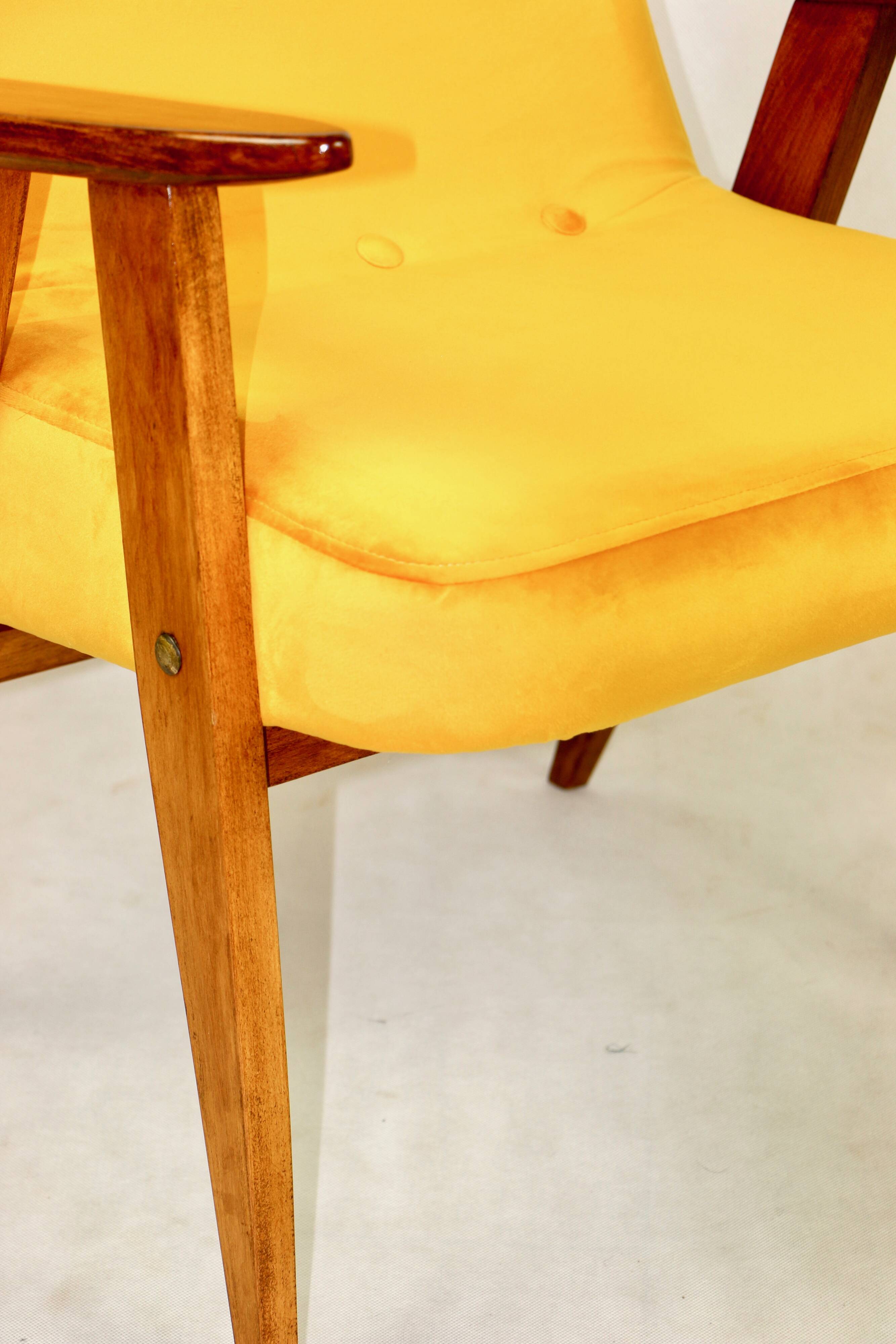 Fauteuil vintage Chierowski 366, 1970, velours jaune or