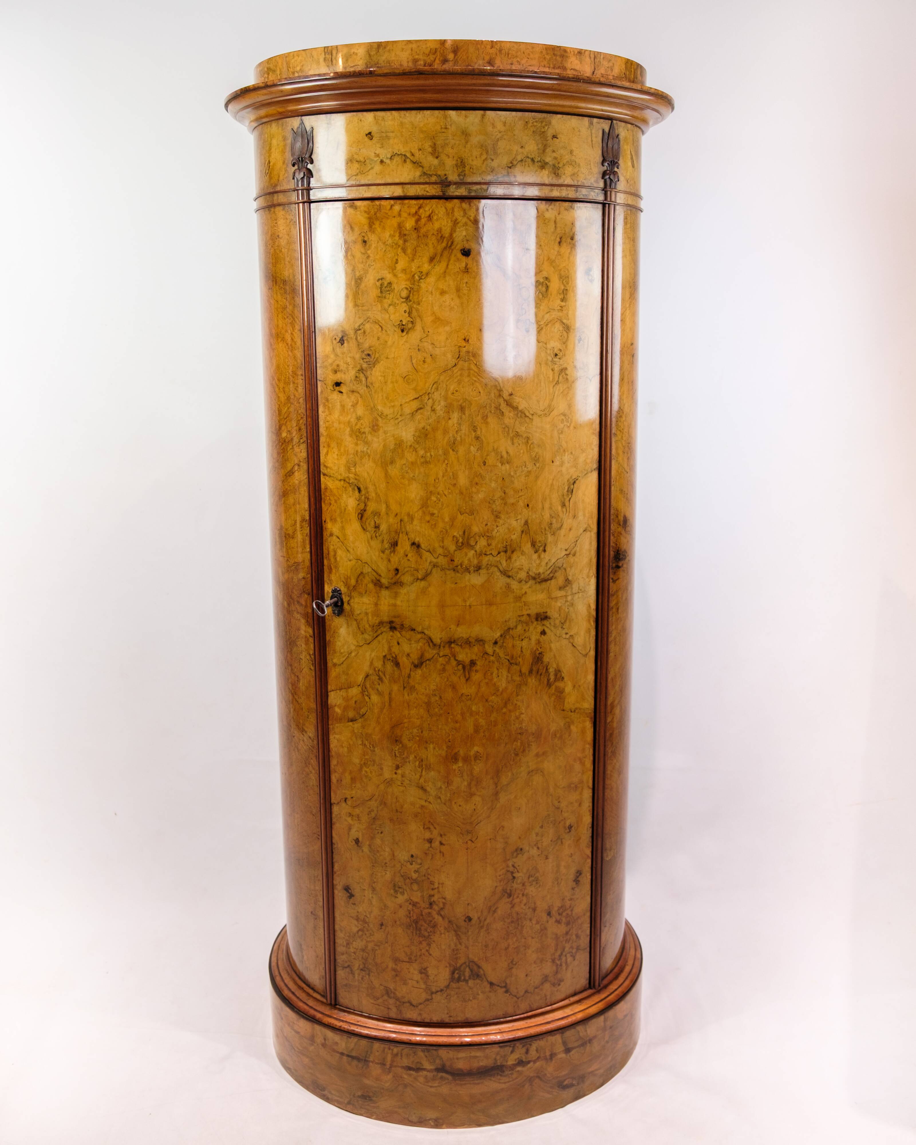 Oval pedestal cabinet - Walnut - Hand polished - Year 1840s