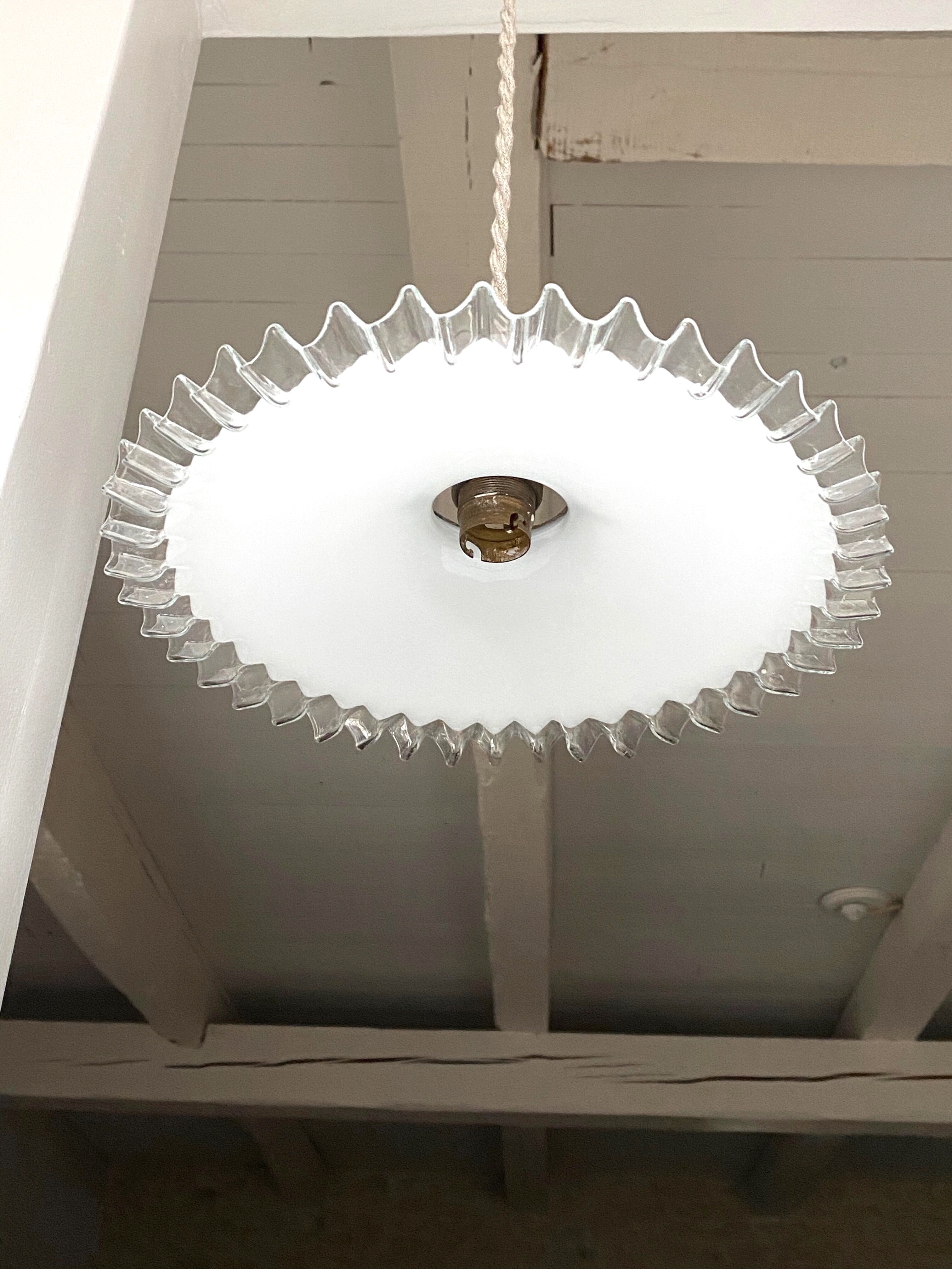 White opaline suspension