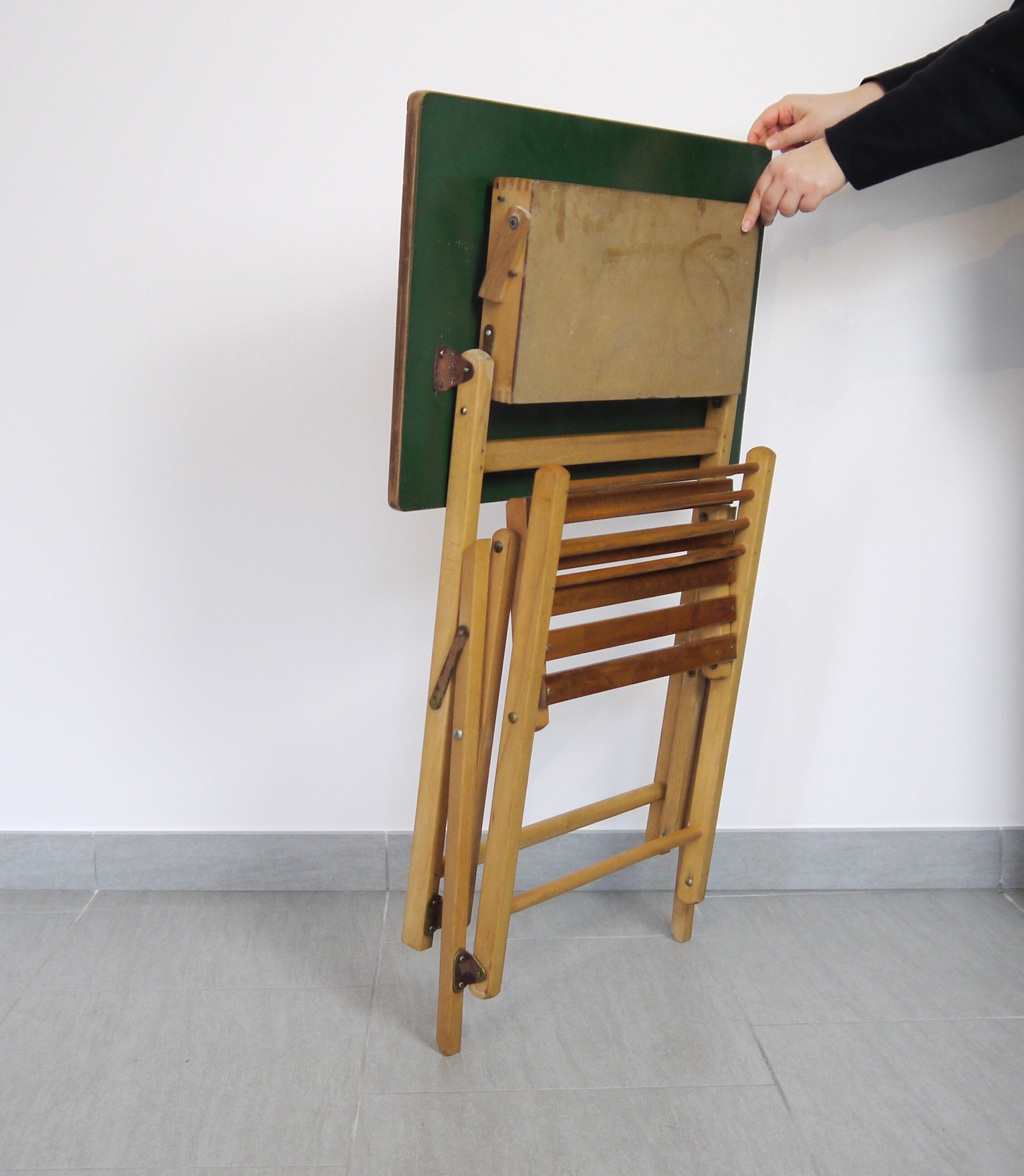 Child office folding with locker and Blackboard