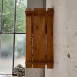 Wall mount pin "regain"
