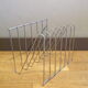 Zig-zag magazine rack