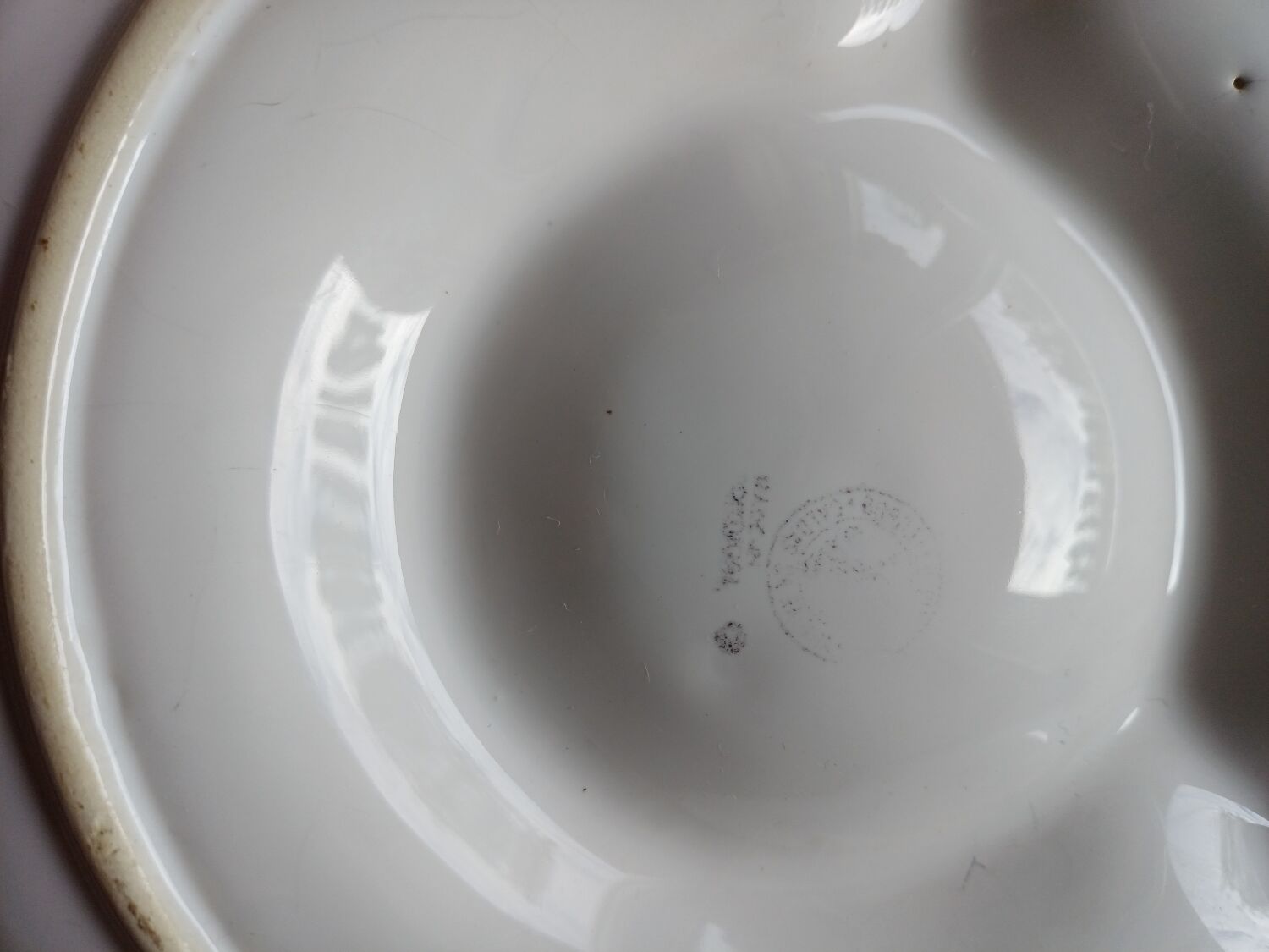 4 barbotine plates with artichoke pattern from Bordallo.