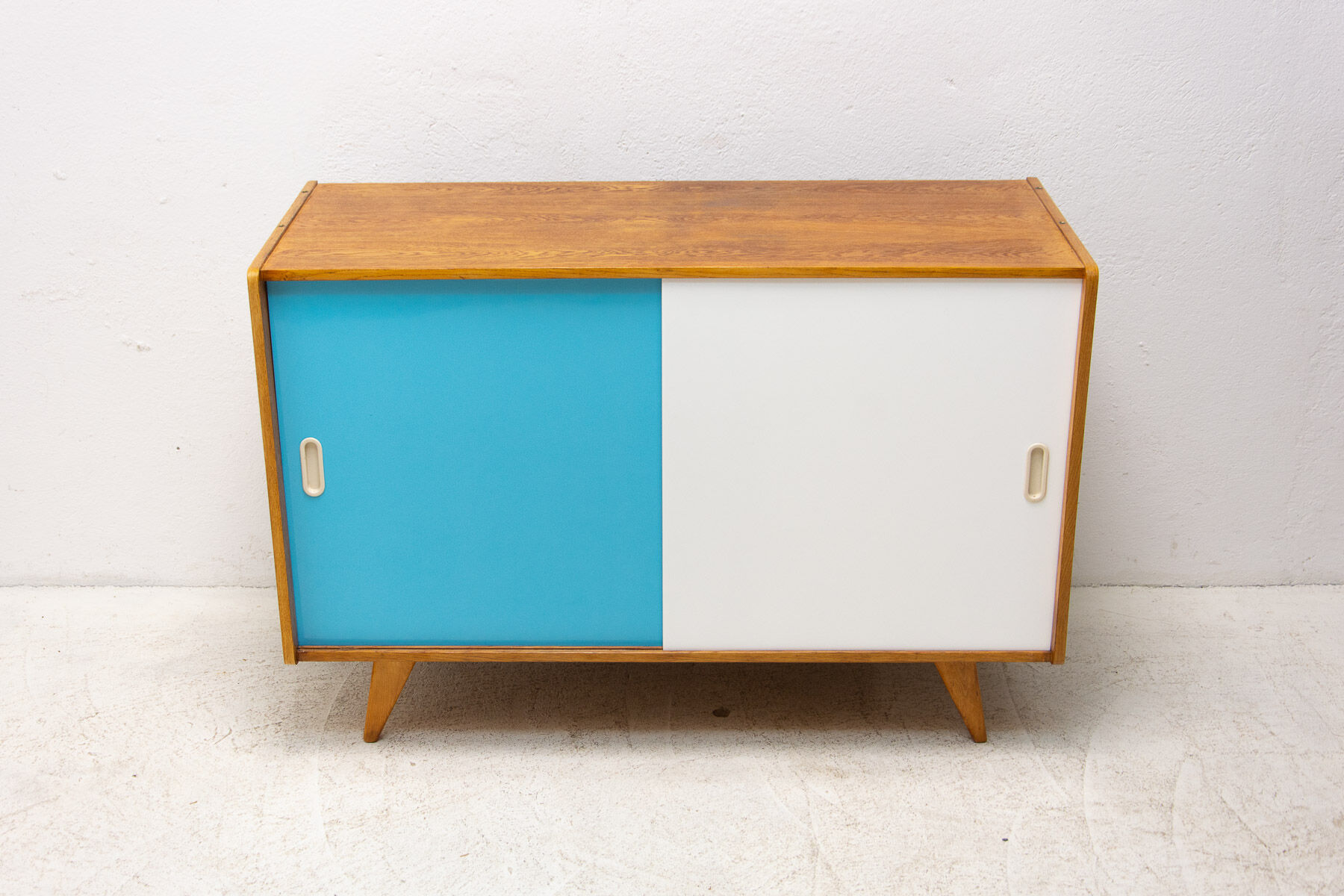 Fully restored mid century sideboard U-452 by Jiří Jiroutek, 1960´s, Czechoslovakia