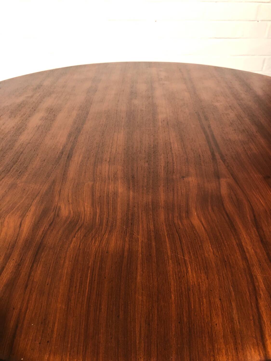 Round table by Eames for Mobilier International 1970