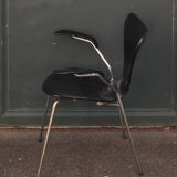 Pair of Jacobsen black Series 7 chairs with armrests