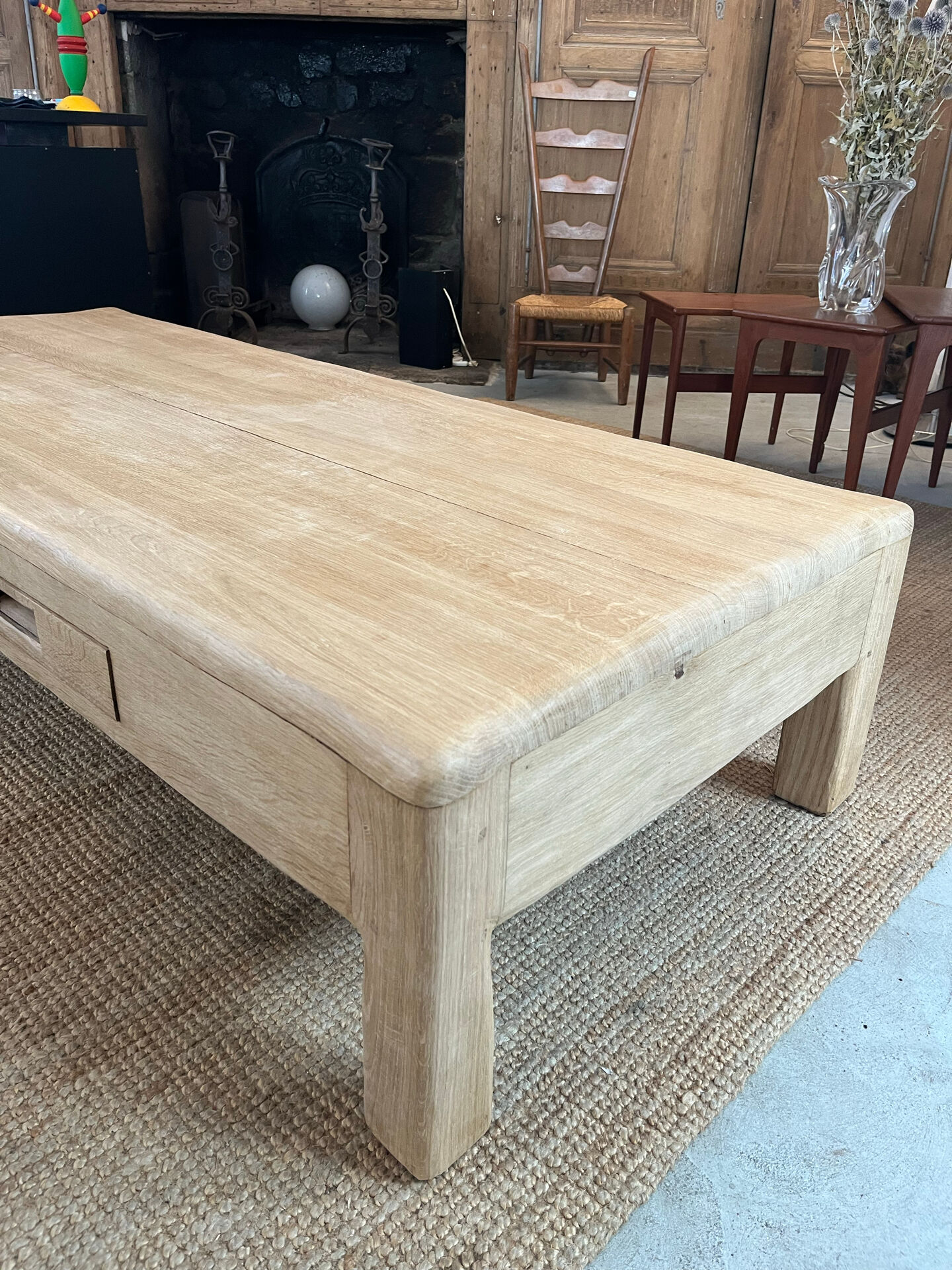 Table basse en chêne blond