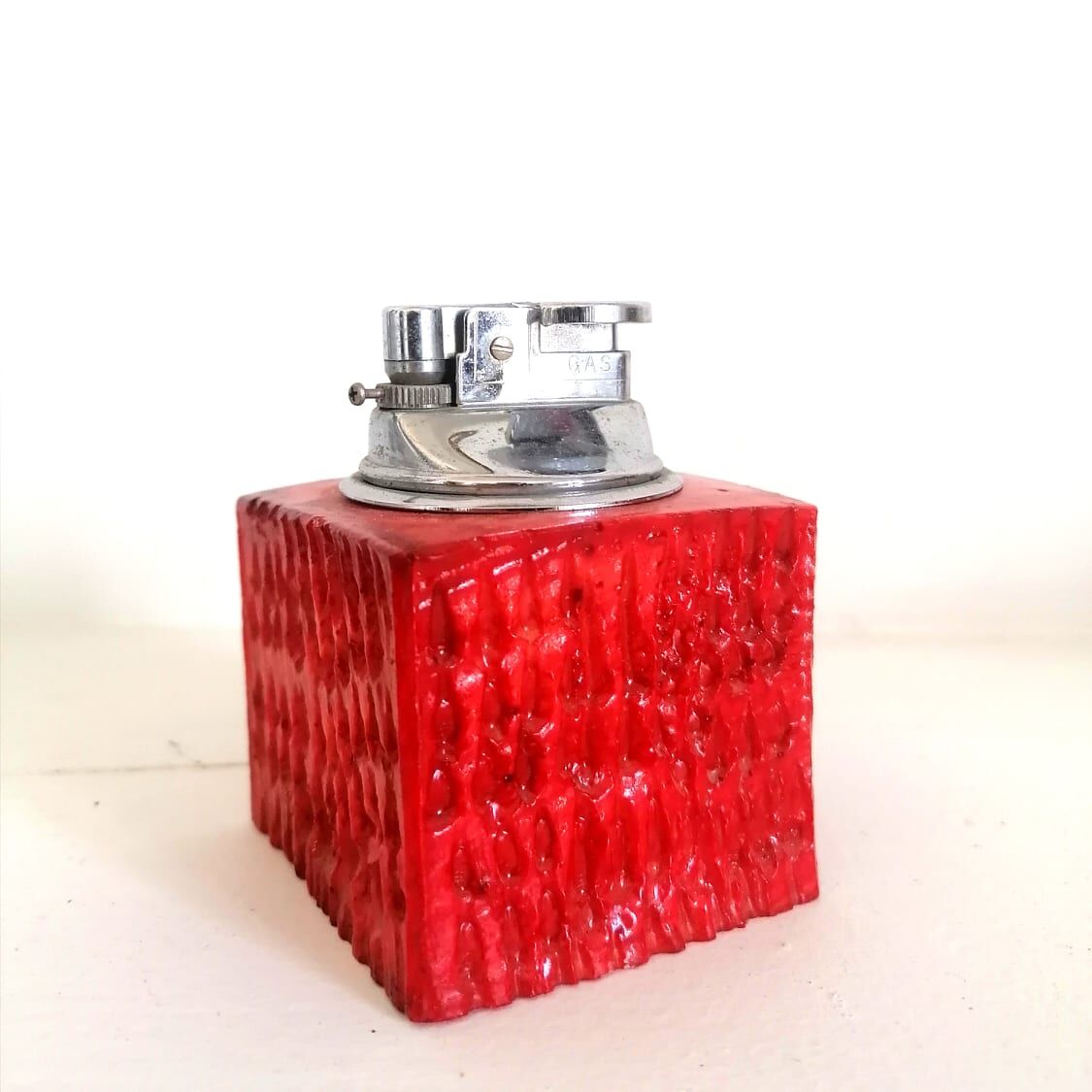 Resin smoker's kit, 1970