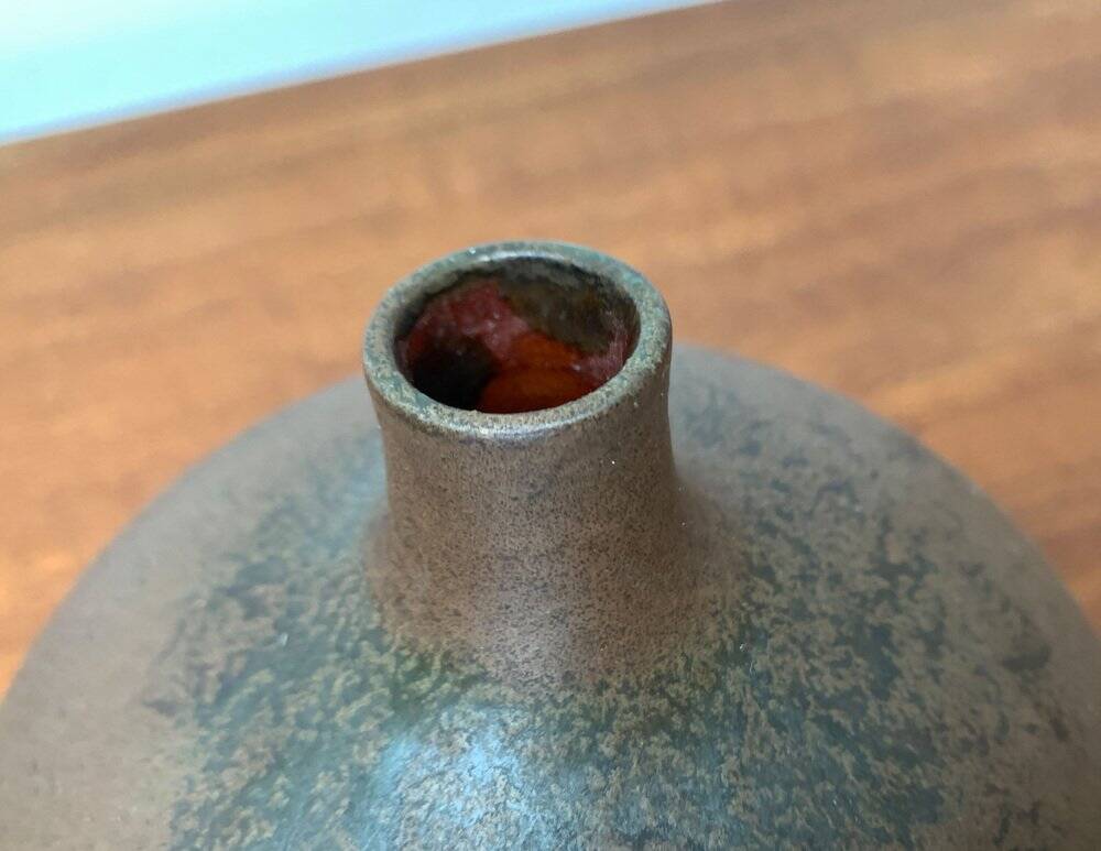 Minimalist ceramic vase from a German studio by Siegfried Gramann for Töpferhof Römhild, 1960s.