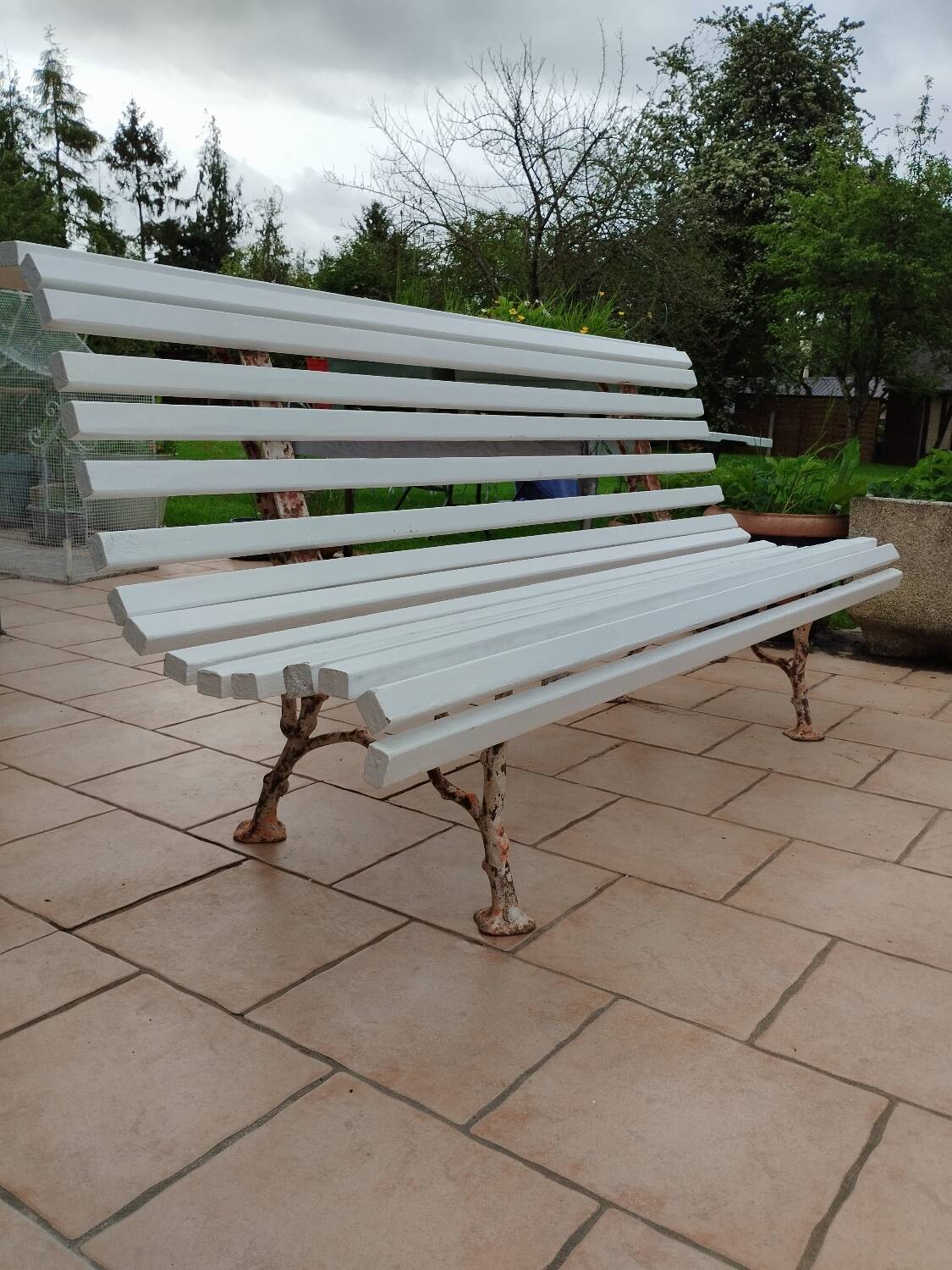 Banc de jardin avec pieds en fonte ancien