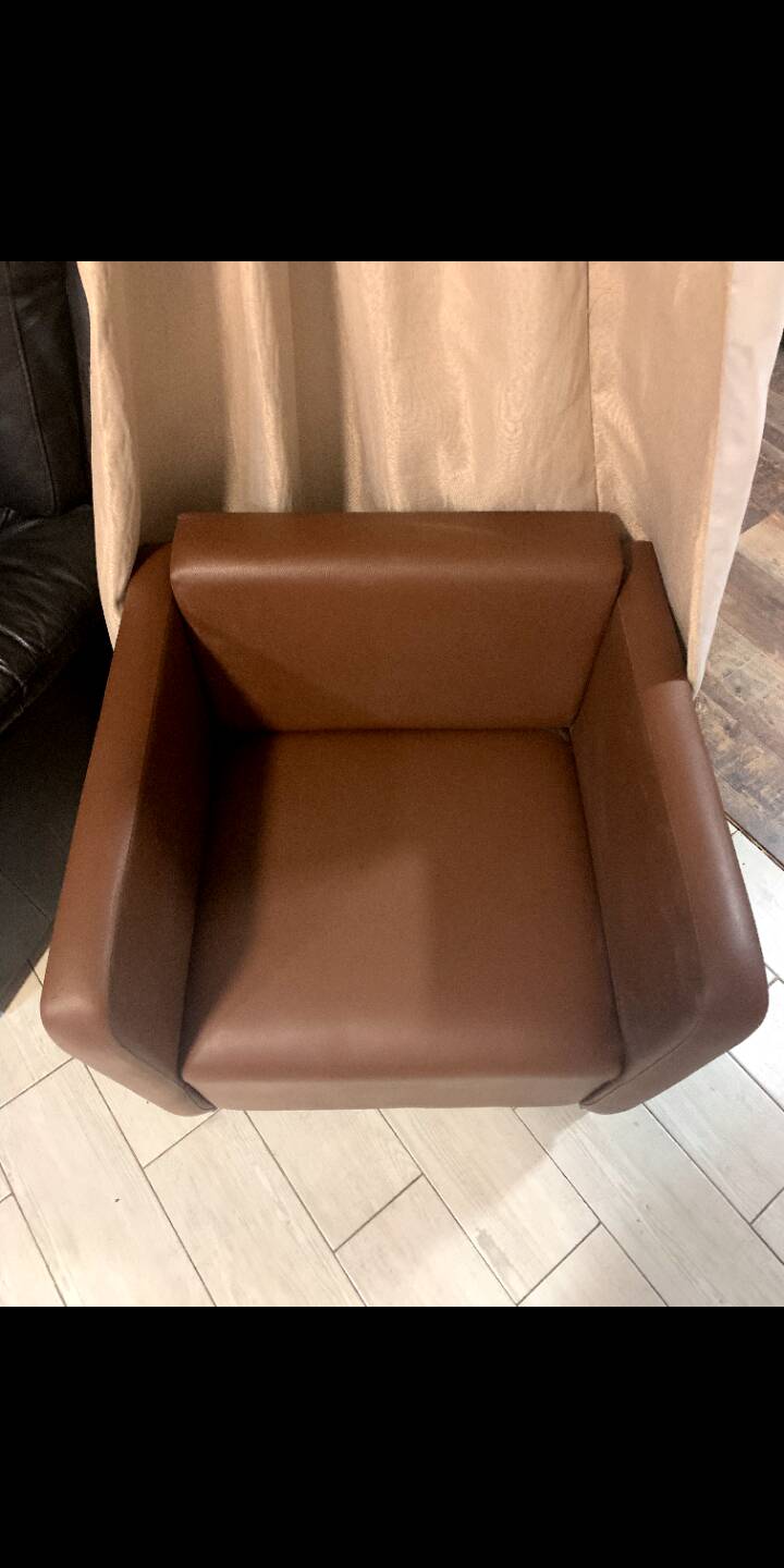 Vintage "club" cube armchair in faux leather with brutalist lines (1980s)