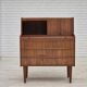 Commode danoise des années 1970 avec un miroir pliant, en bois de teck.