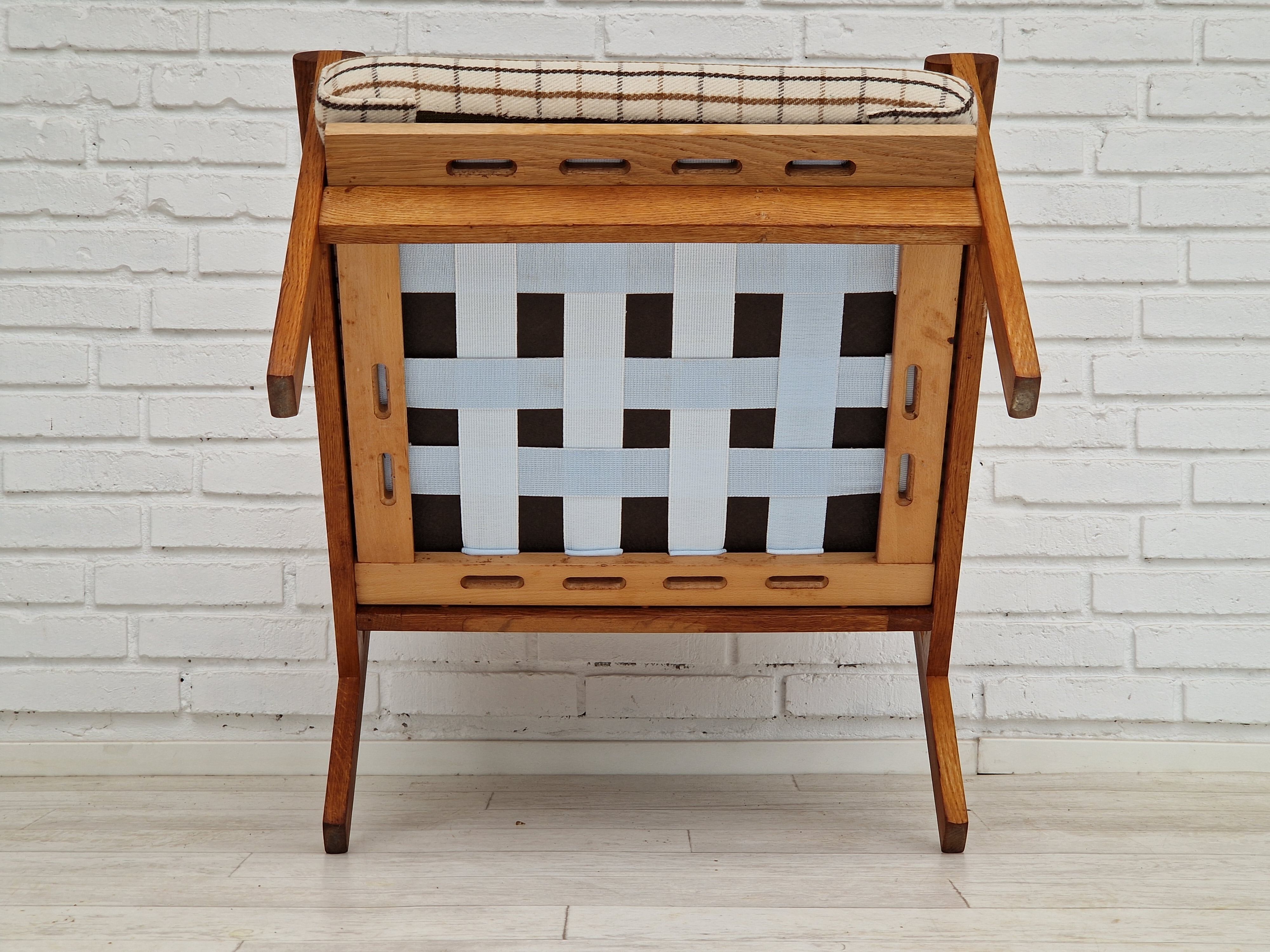 Années 1970, design danois par Illum Wikkelsø, modèle Capella pour Eliersen Møbler, bois de chêne.