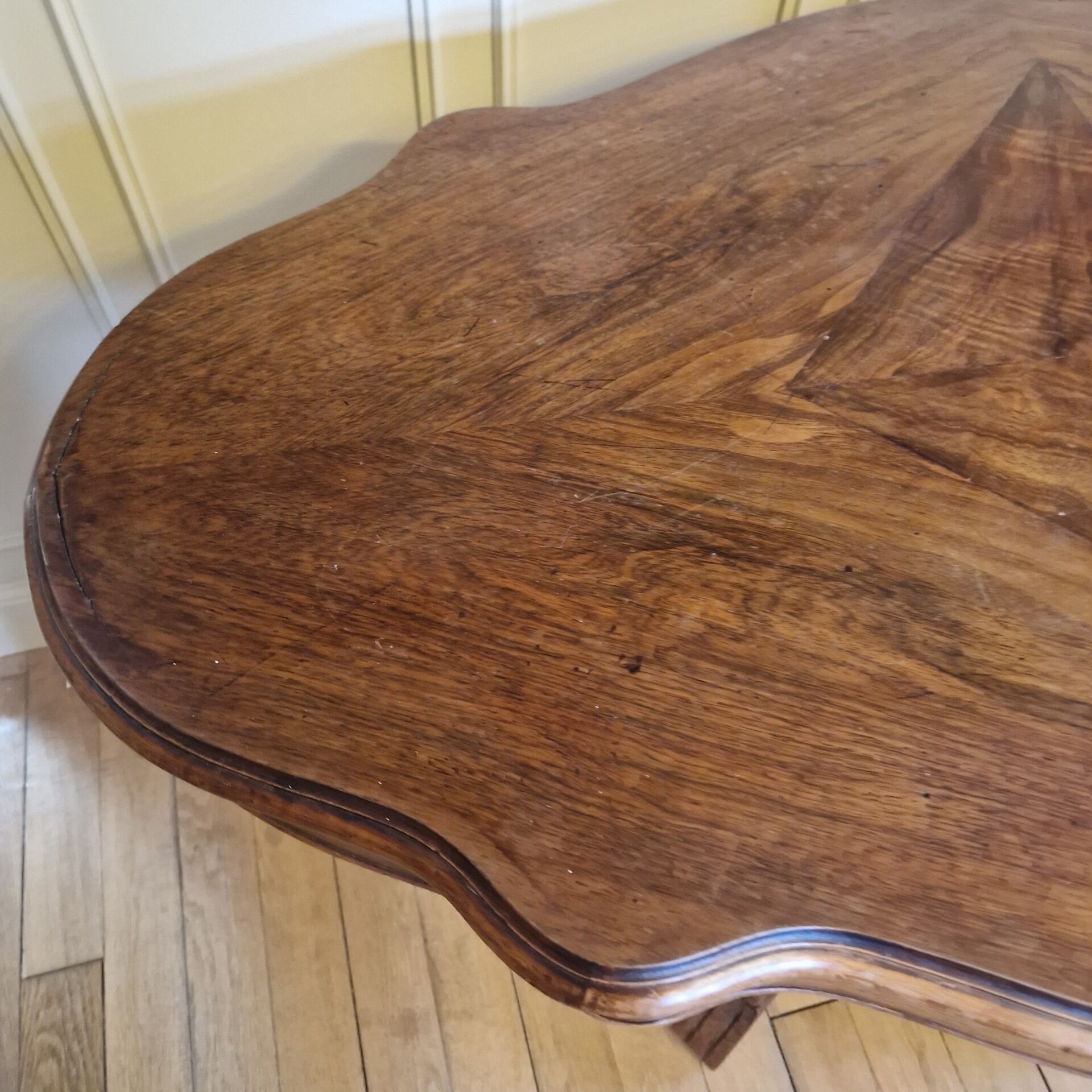 Violin table