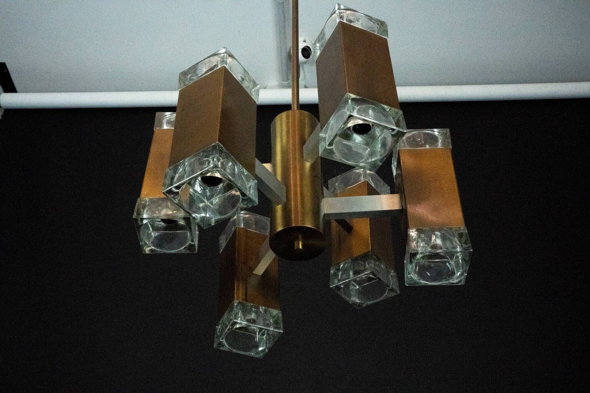 Italian glass and brass 12 lights chandelier produced by Sciolari in the 70
