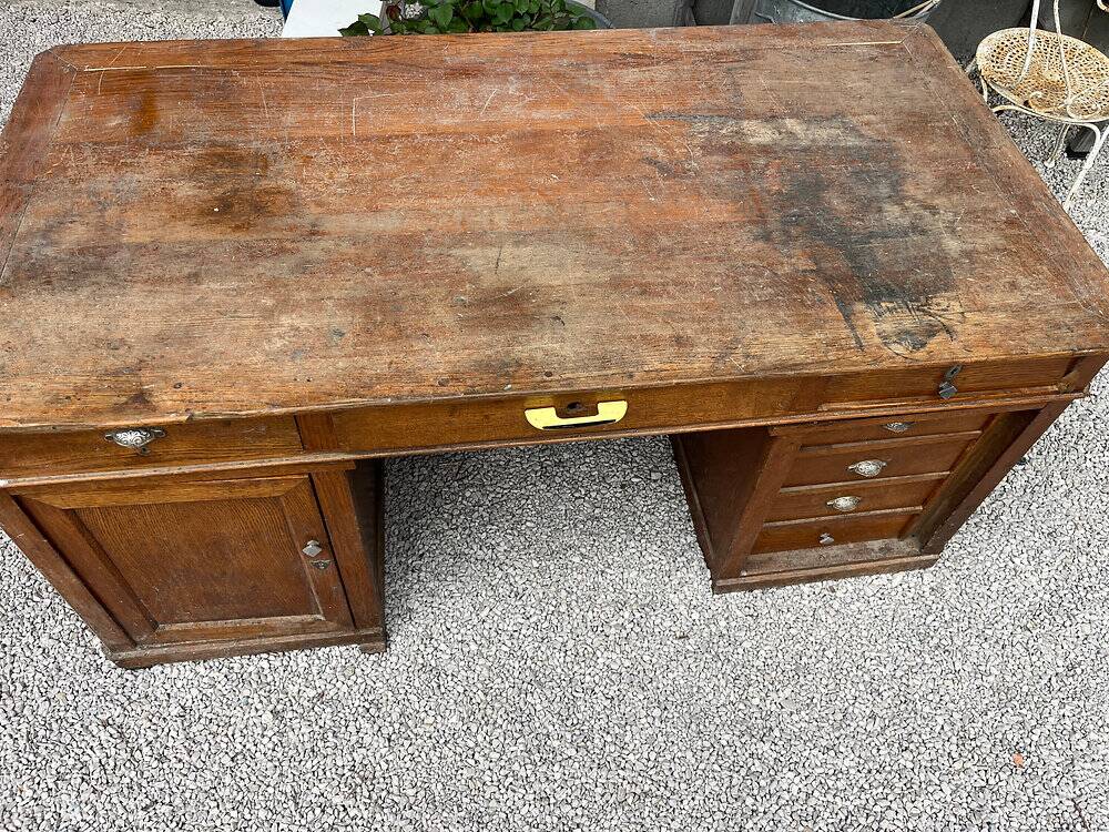 Minister's desk in oak