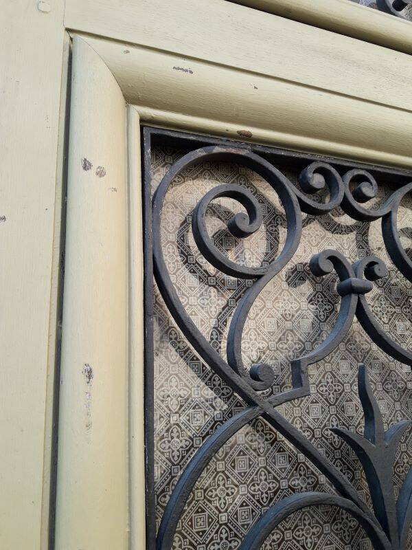 19th century double arched entrance door in oak with grilles and old glass