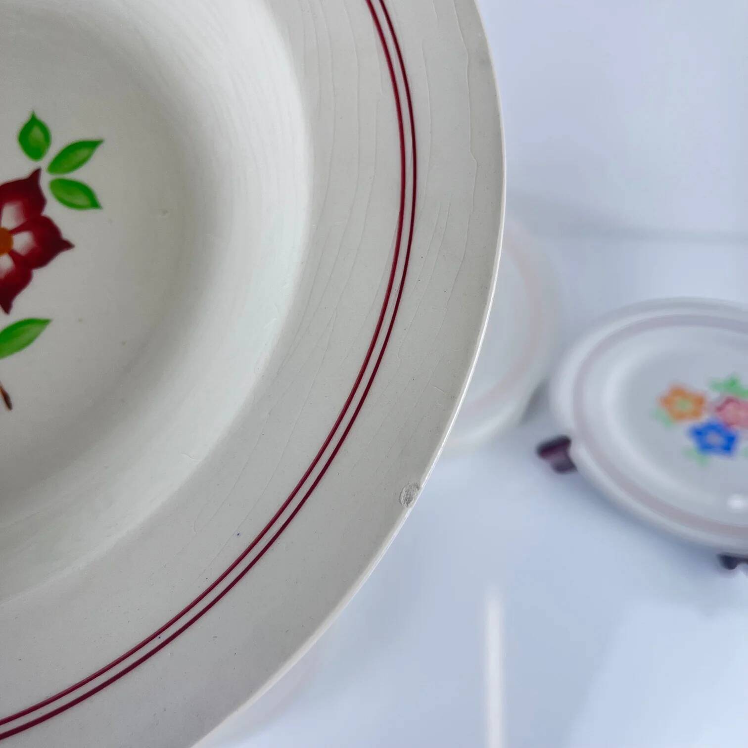 Set of 5 deep plates "The Hive", Moulins des Loups, 20th century