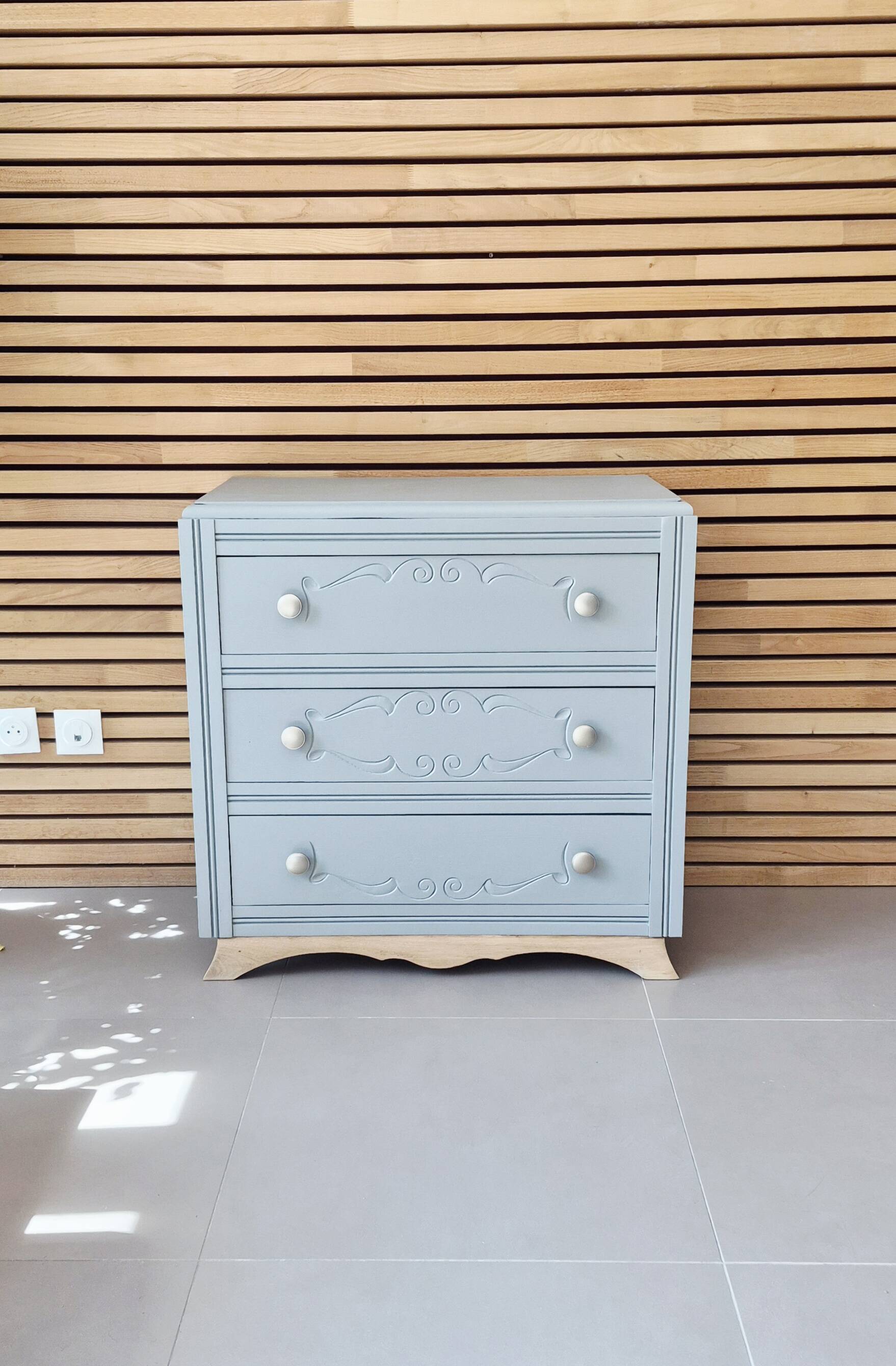 Art Deco chest of drawers