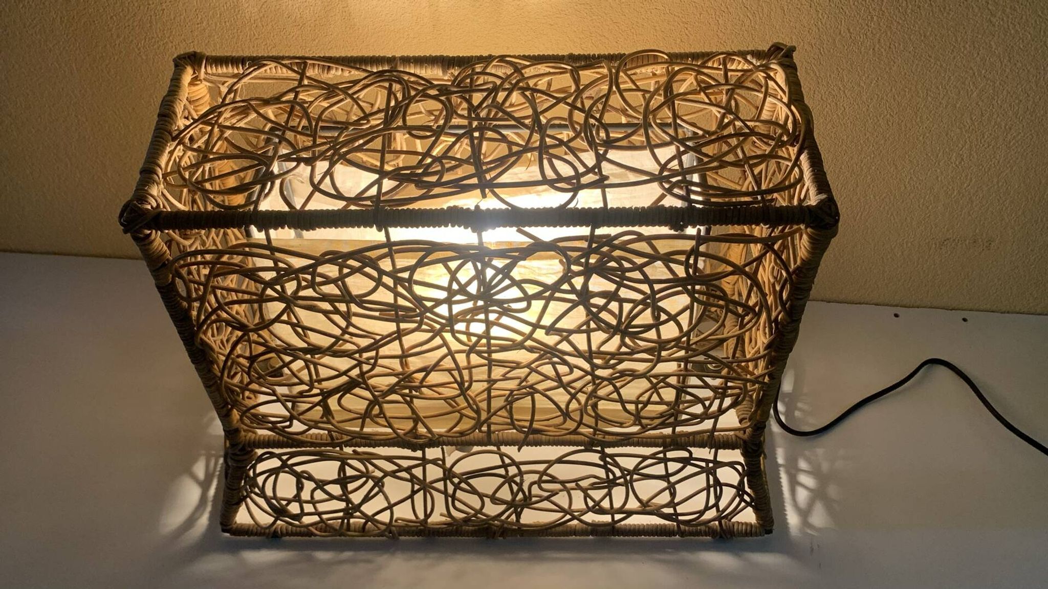 Lampe de sol/table en osier vintage