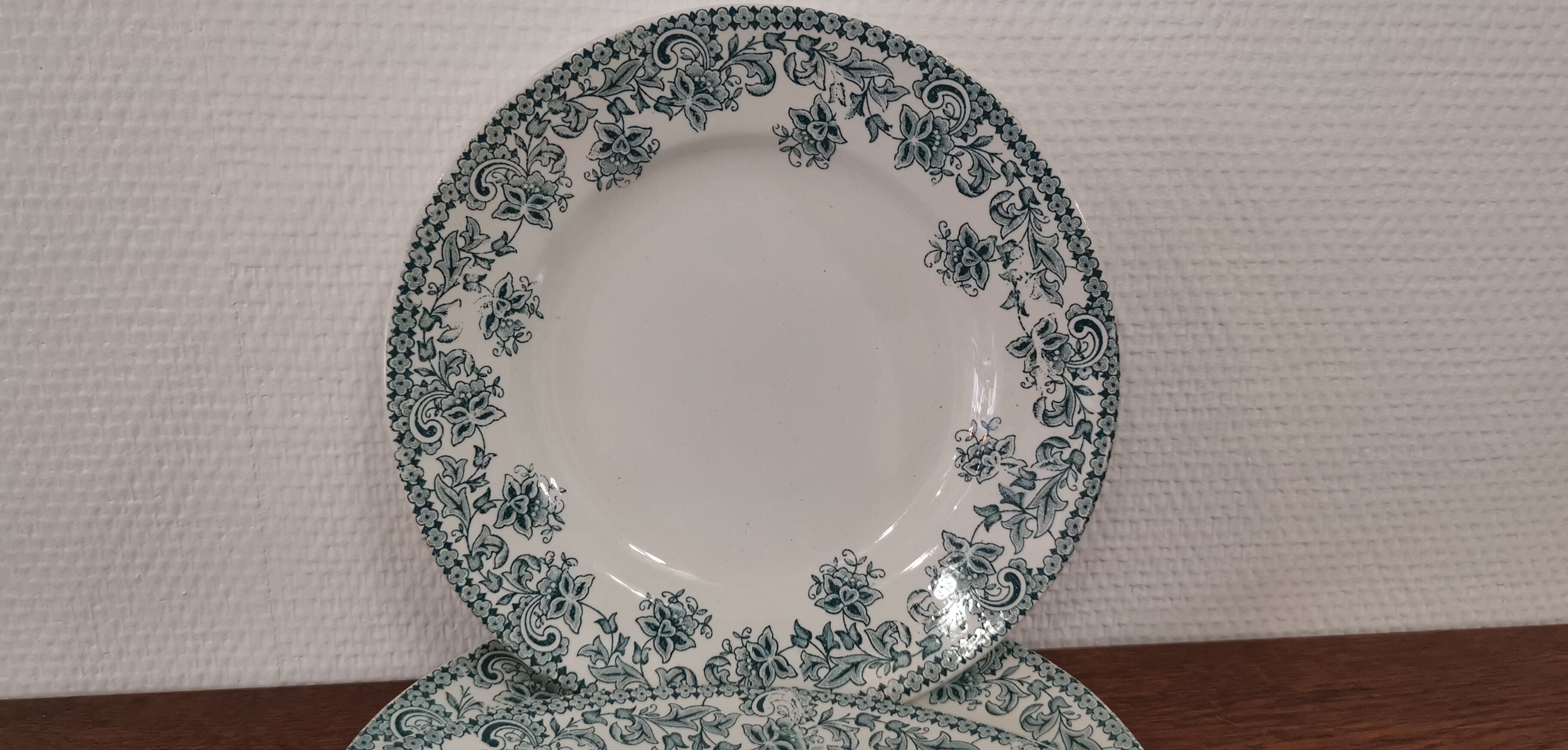 Set of 3 semi hollow plates model jane with dark green floral decoration st amand