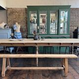 Grand banc en bois brut