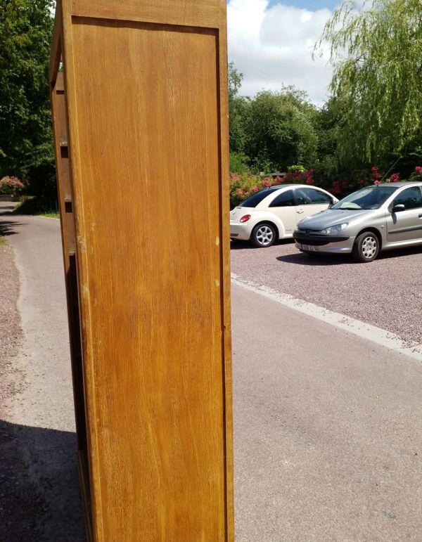 Armoire parisienne