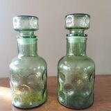 Paire de carafes en verre vert, années 70