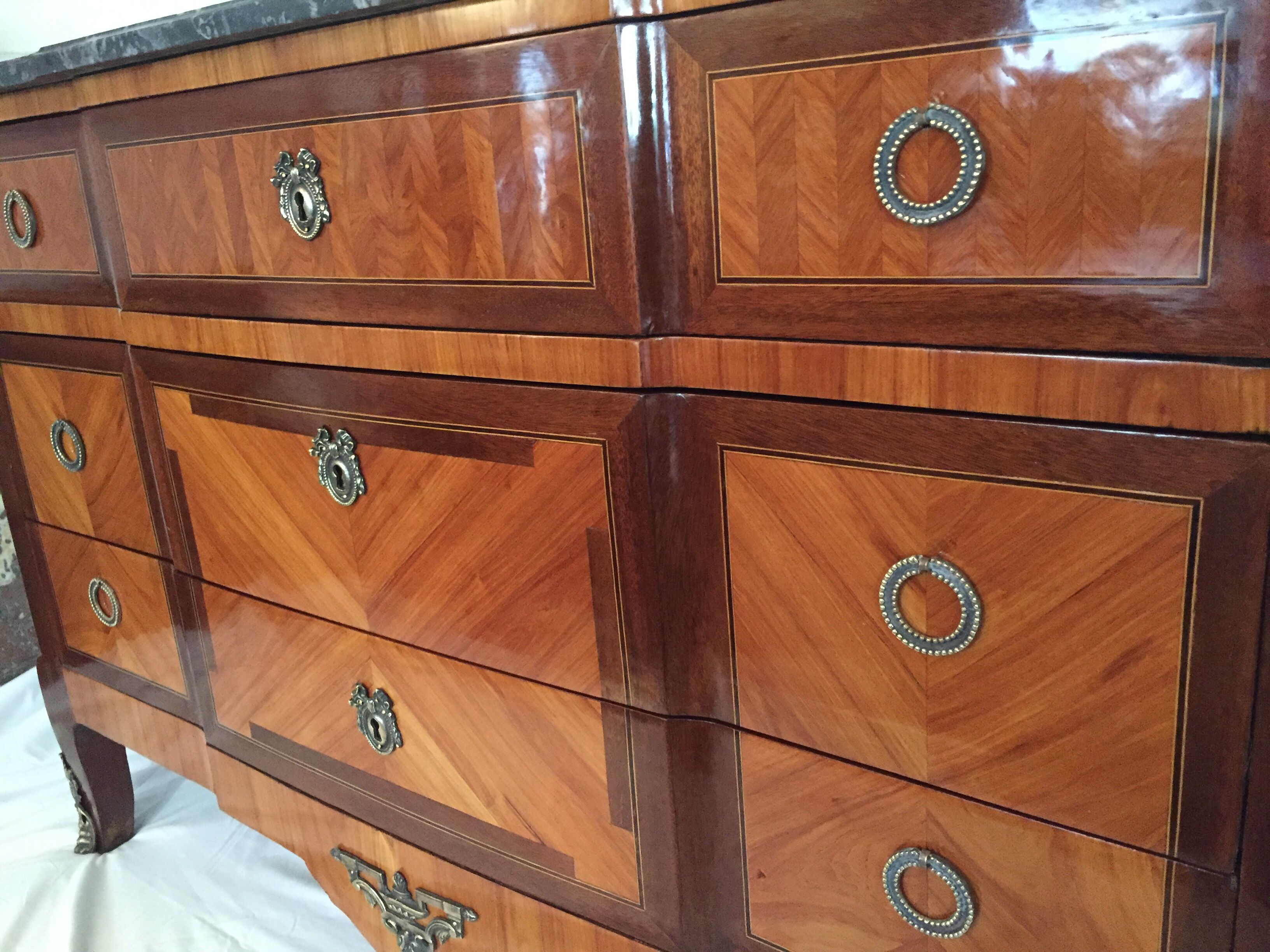 Commode style Louis XVI transition