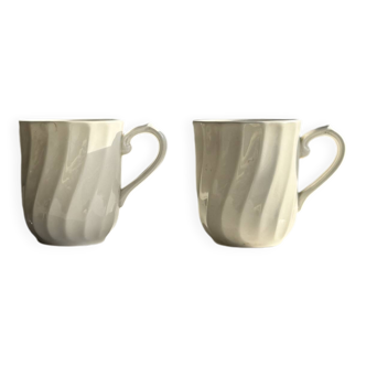 Pair of English porcelain mugs H10