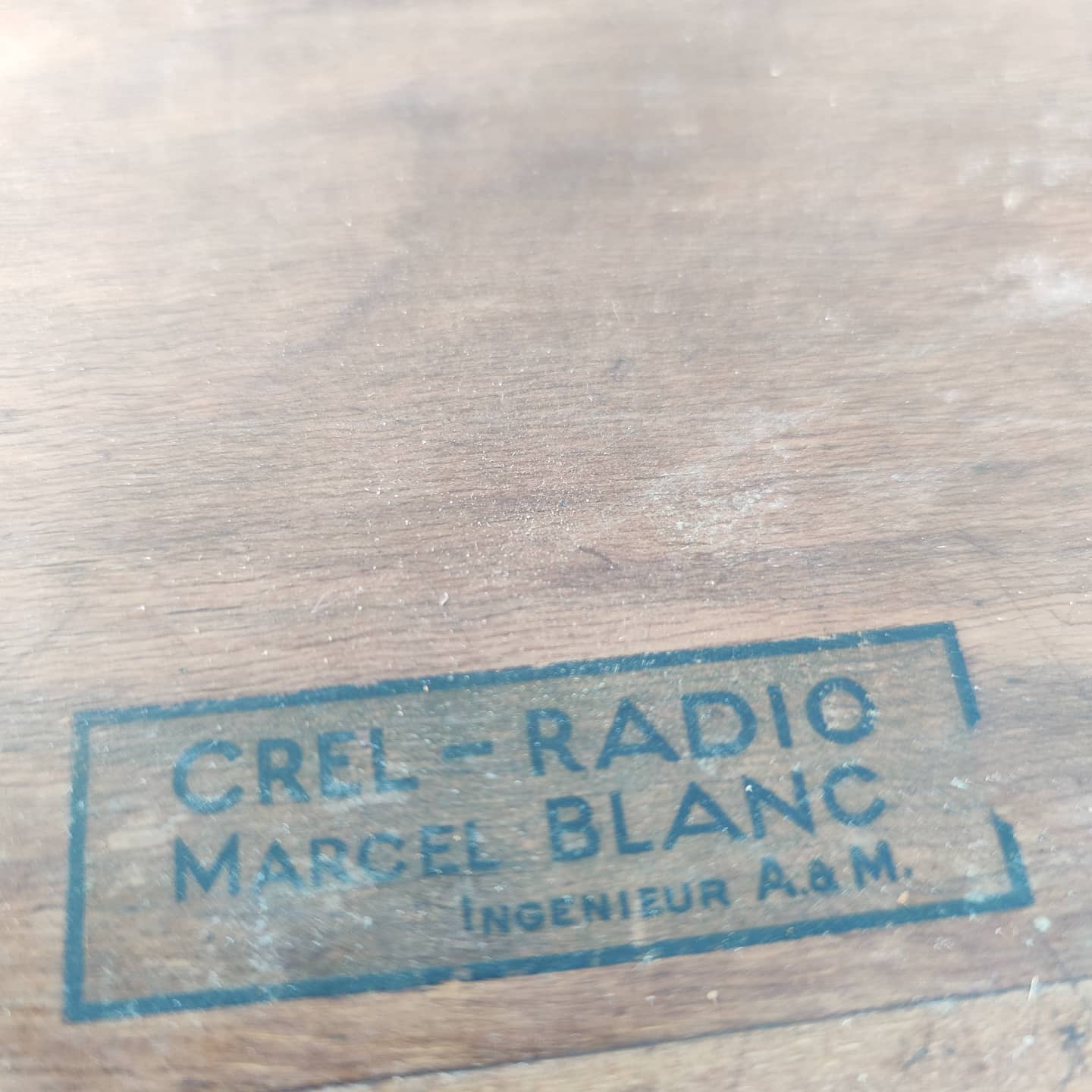 Former TSF radio station in walnut and walnut bramble around 1930
