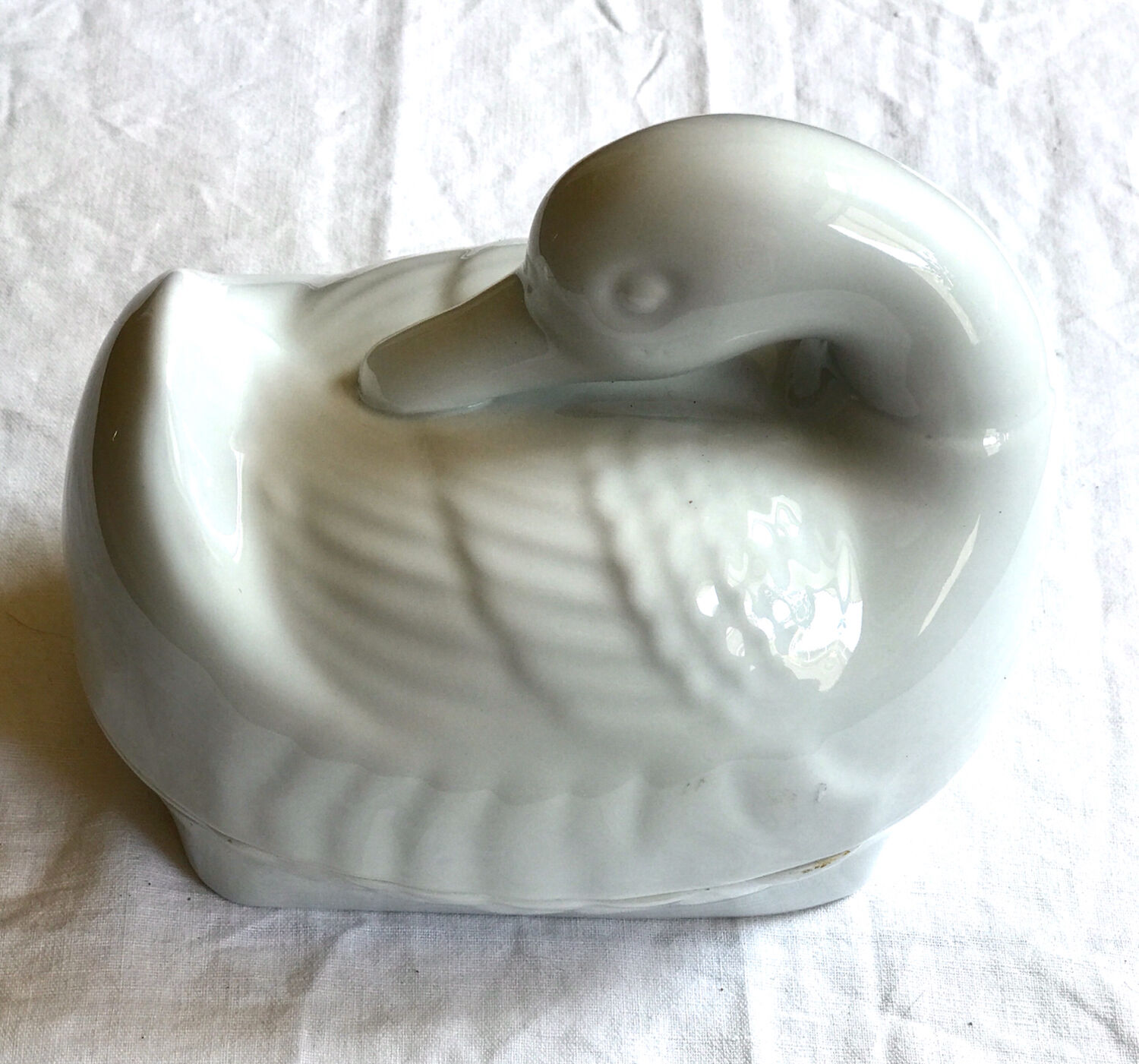 Porcelain duck dish with lid on fire
