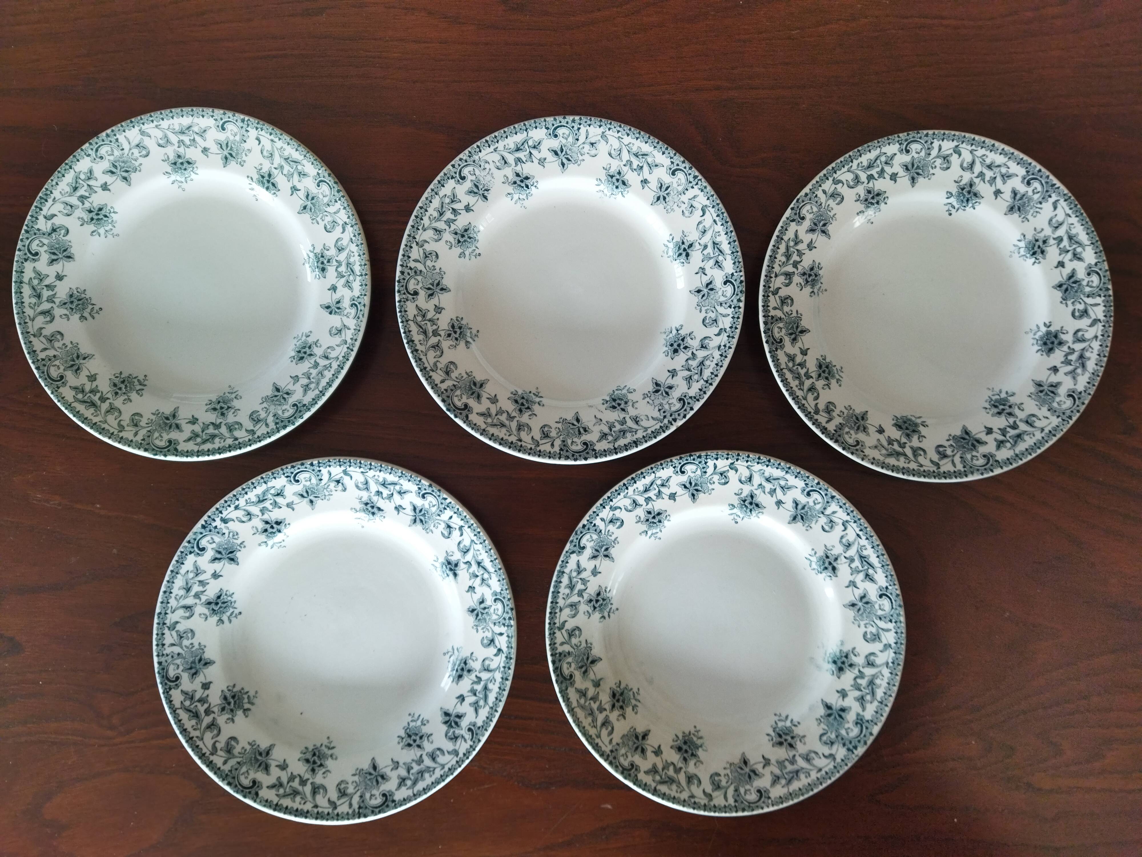 5 flat plates in St Amand "Jane" iron clay