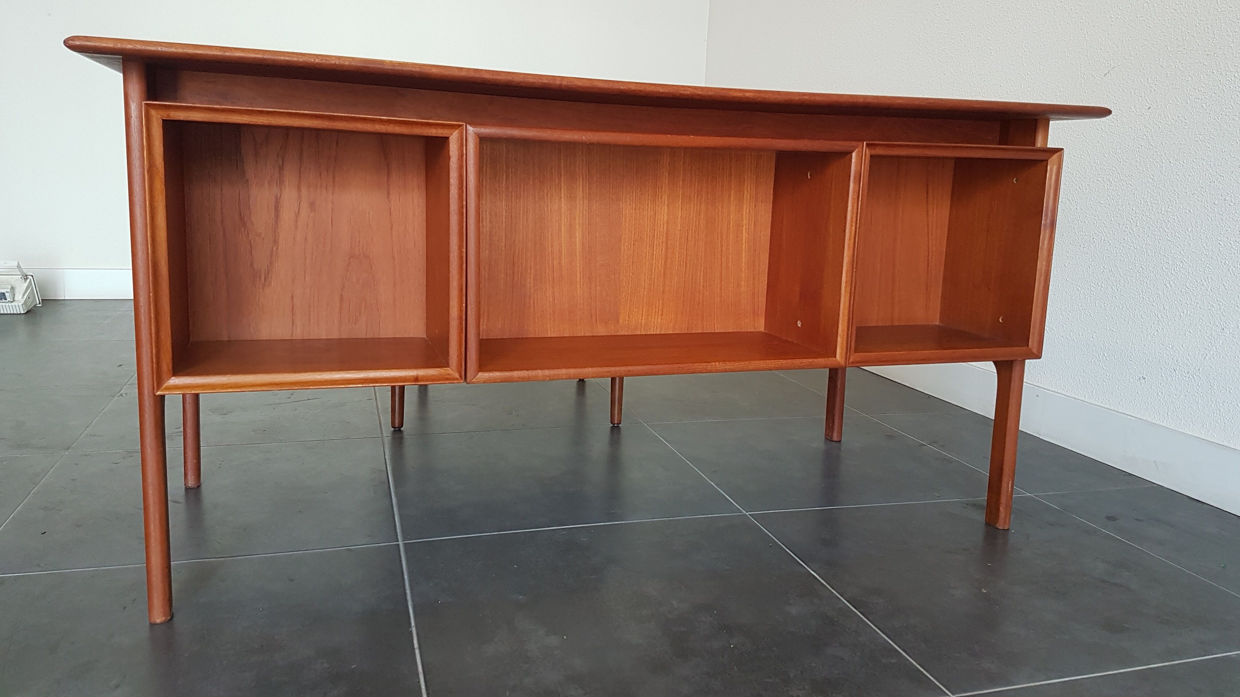 Arne Vodder teak Scandinavian Desk Manufactured By Sibast, 1960s