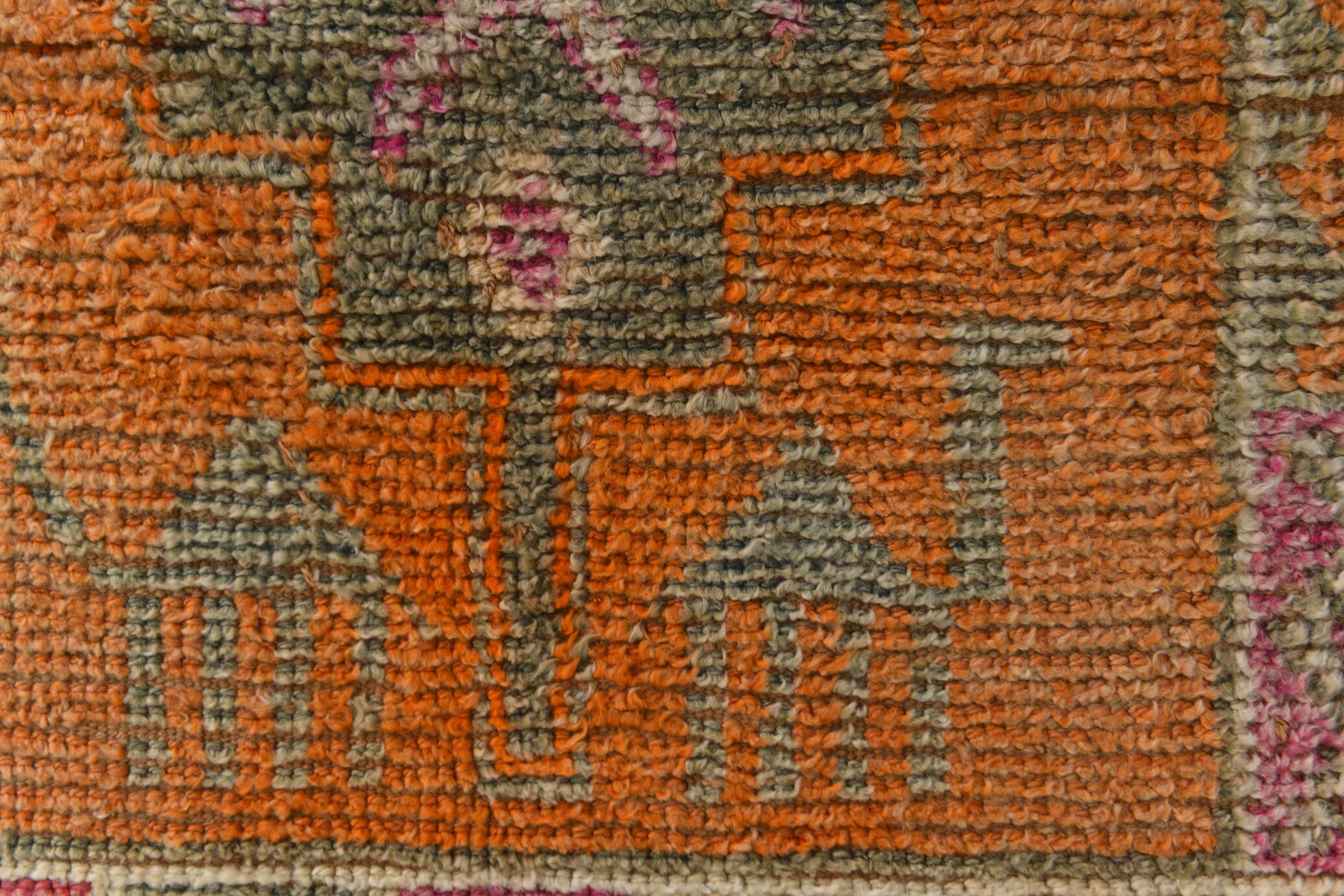 Tapis runner bohème aux motifs naïfs, palette douce et vibrante, 86x309Cm