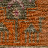 Tapis runner bohème aux motifs naïfs, palette douce et vibrante, 86x309Cm