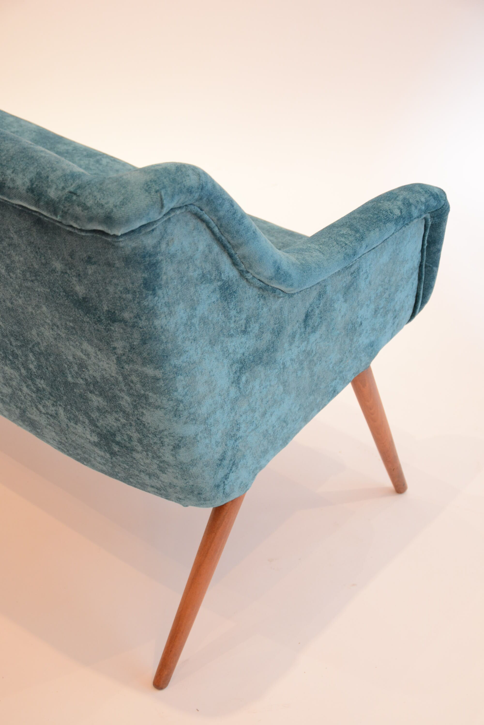 Seat 50's blue duck