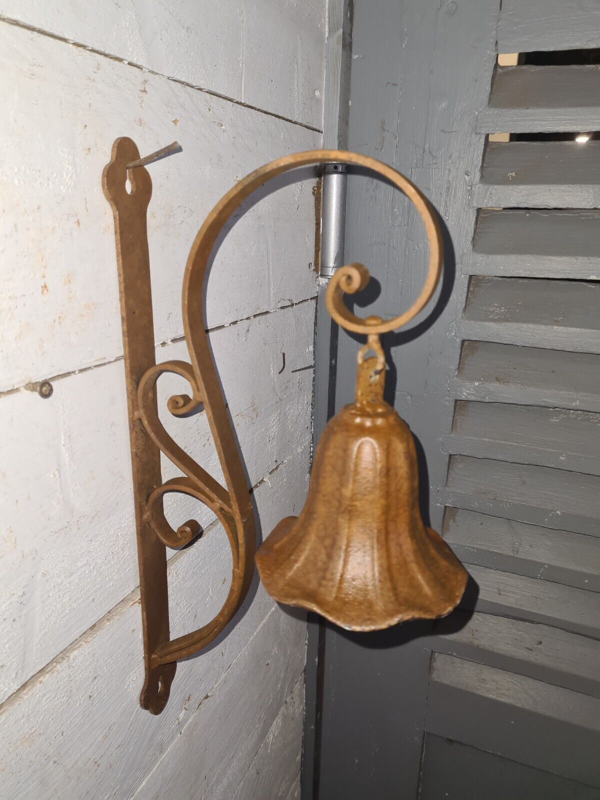 garden bell in iron and cast iron