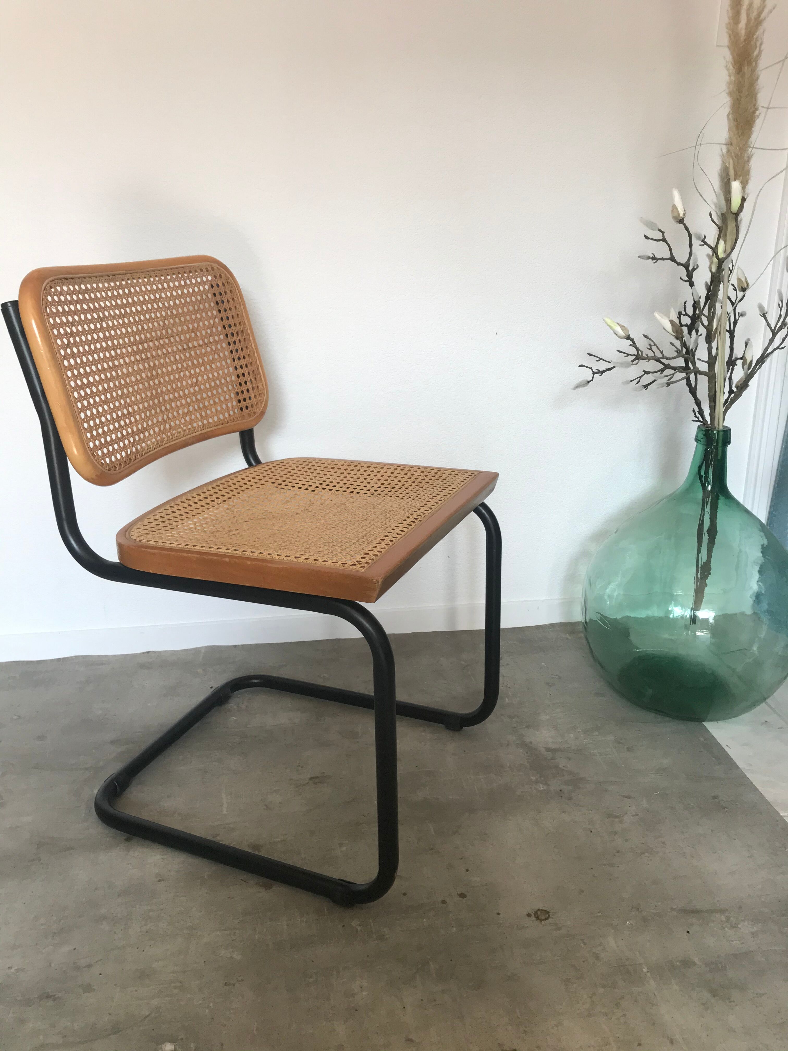 Chaise Breuer B32 noire hêtre