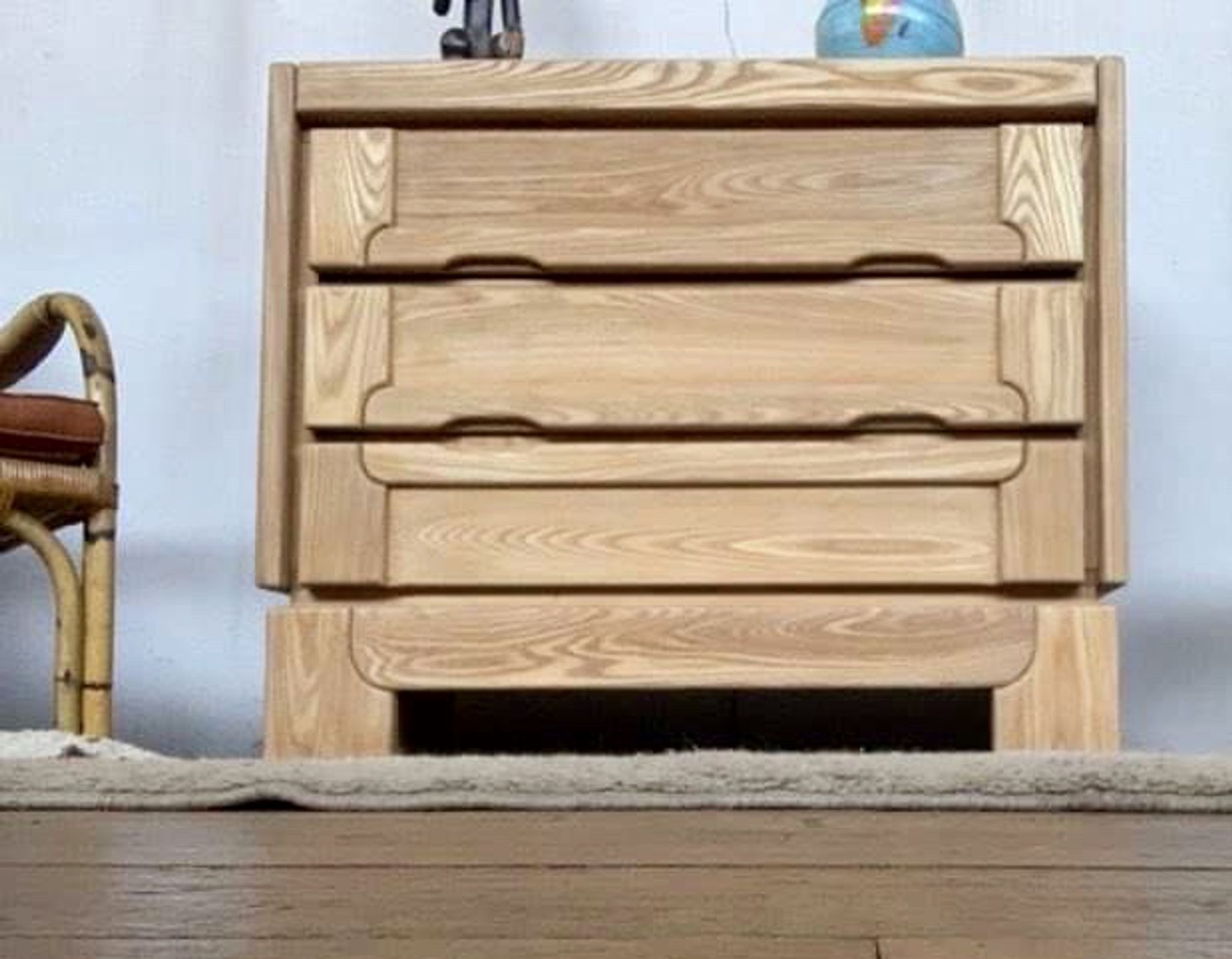Commode vintage moderniste en orme massif 3 tiroirs