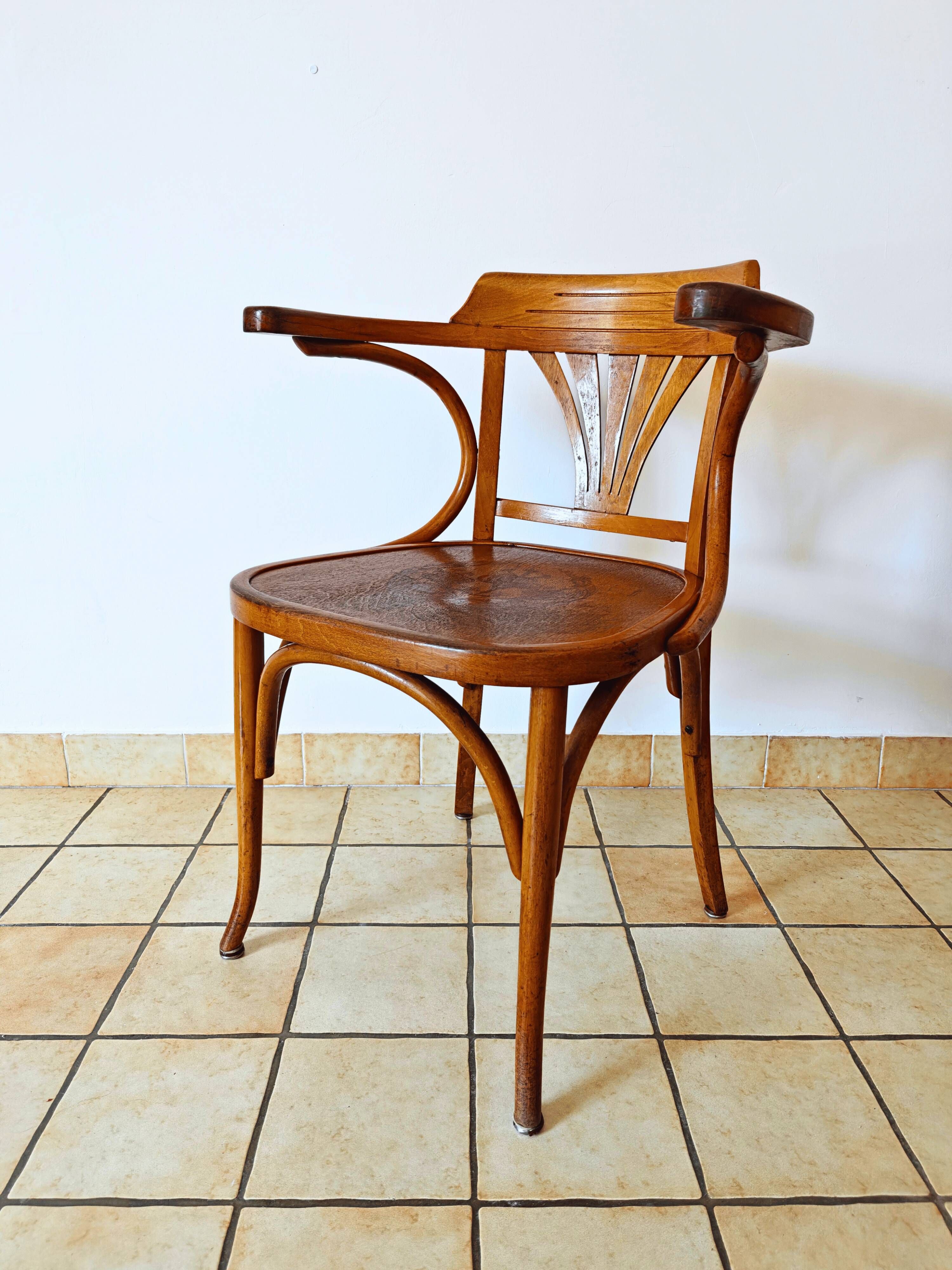 Art Nouveau office chair with curved wood attributed to J&J Kohn, 704 1/2 4V