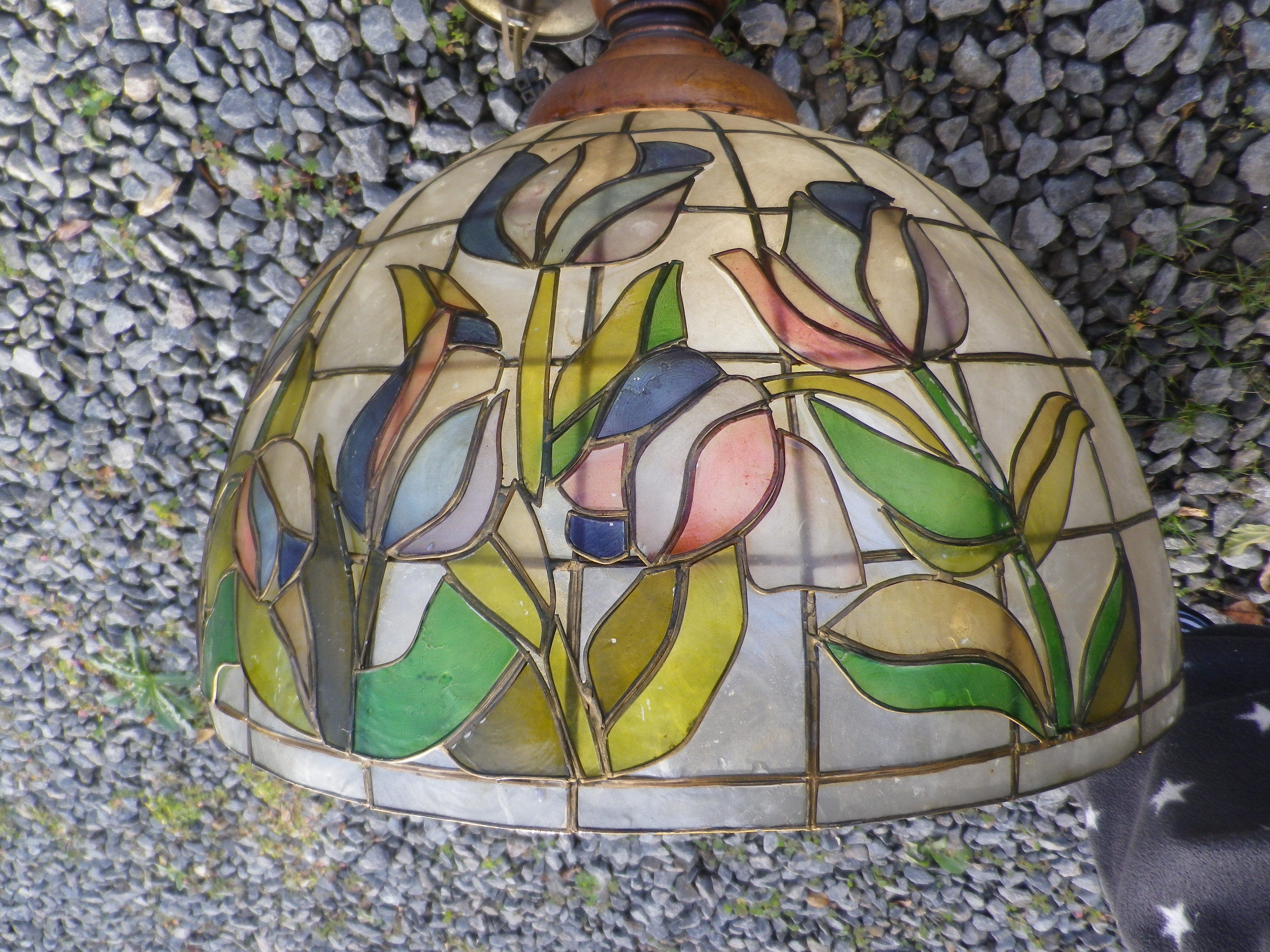 Mother-of-pearl pendant lamp