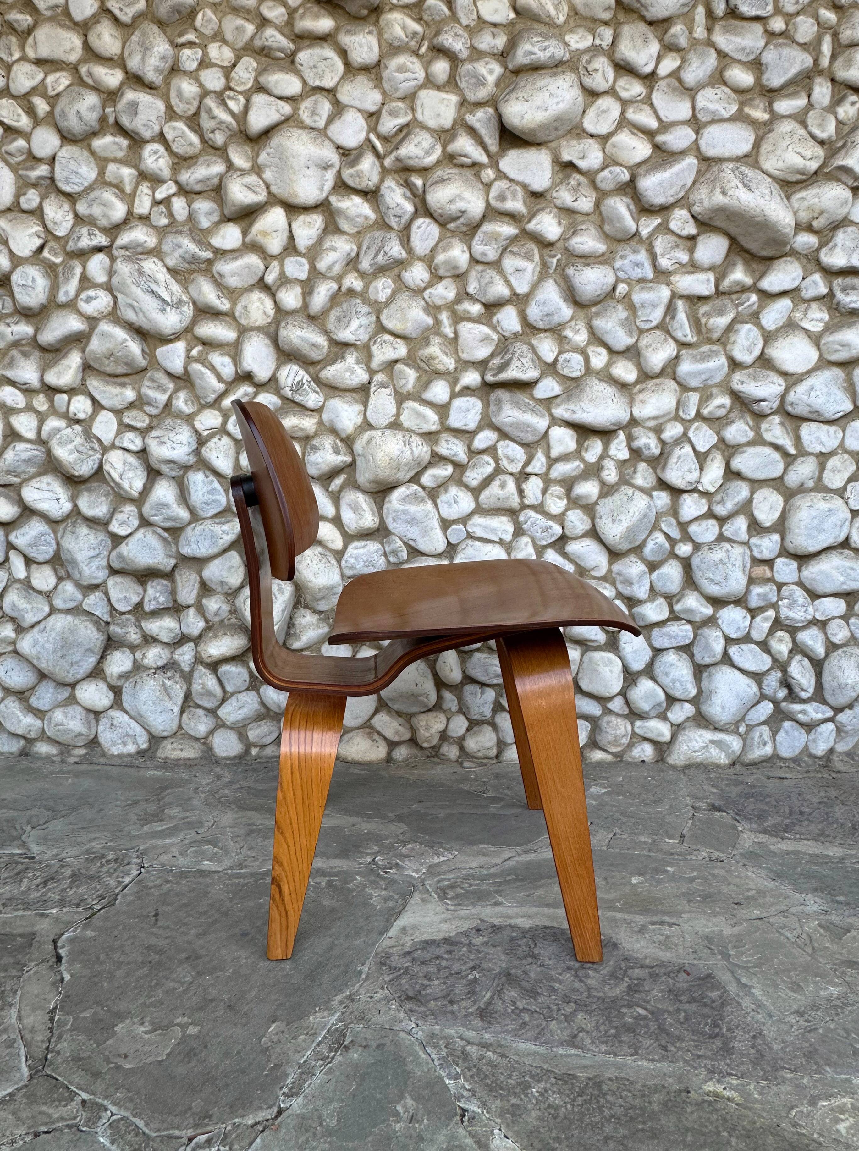 DCW chair in walnut by Charles & Ray Eames for Herman Miller, 1950-53