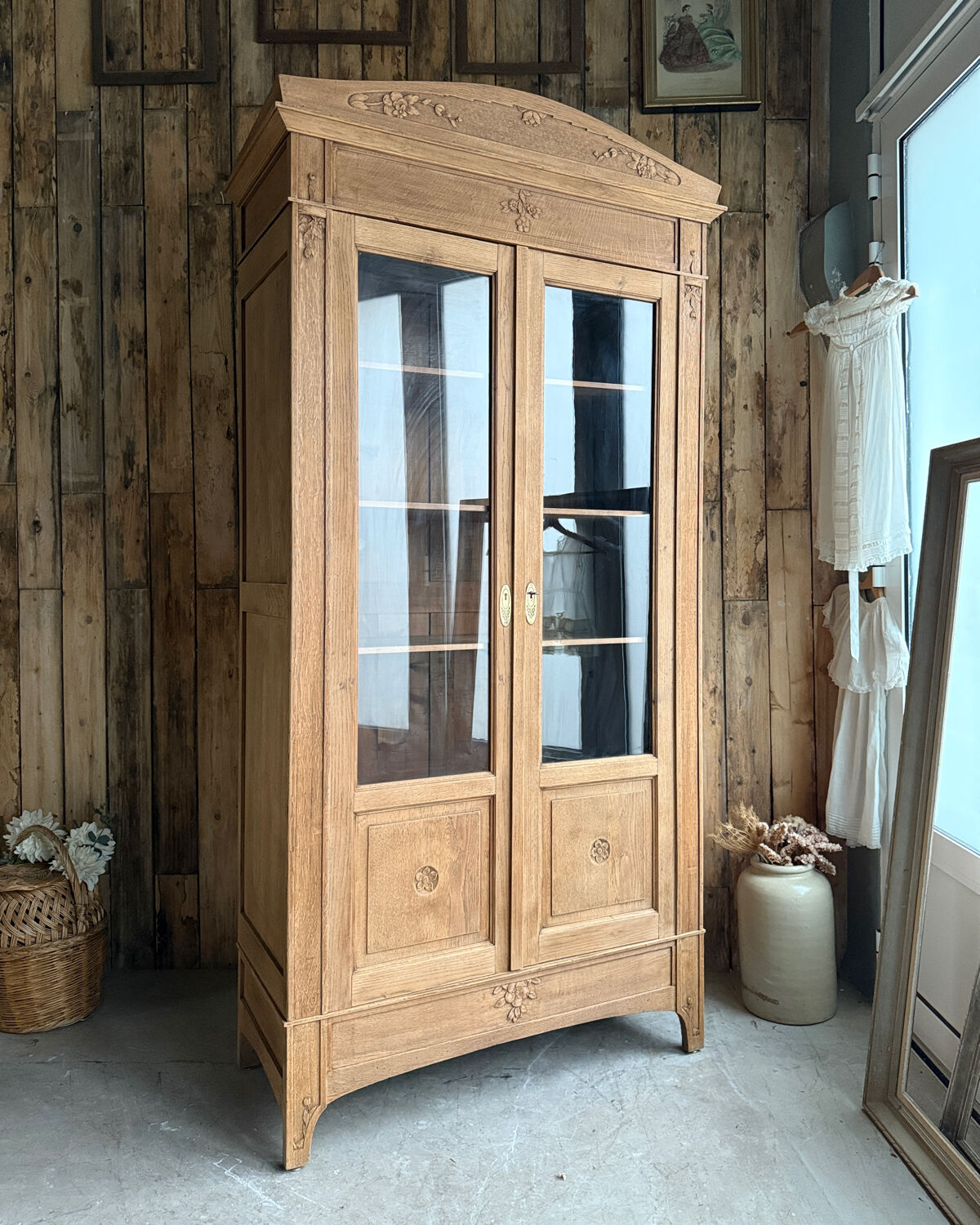 Art Deco display cabinet in oak (renovated)
