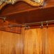 Armoire triple en placage de noyer Waring & Gillow
