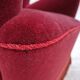 Fauteuil danois des années 1960, état d'origine, velours d'ameublement rouge cerise.