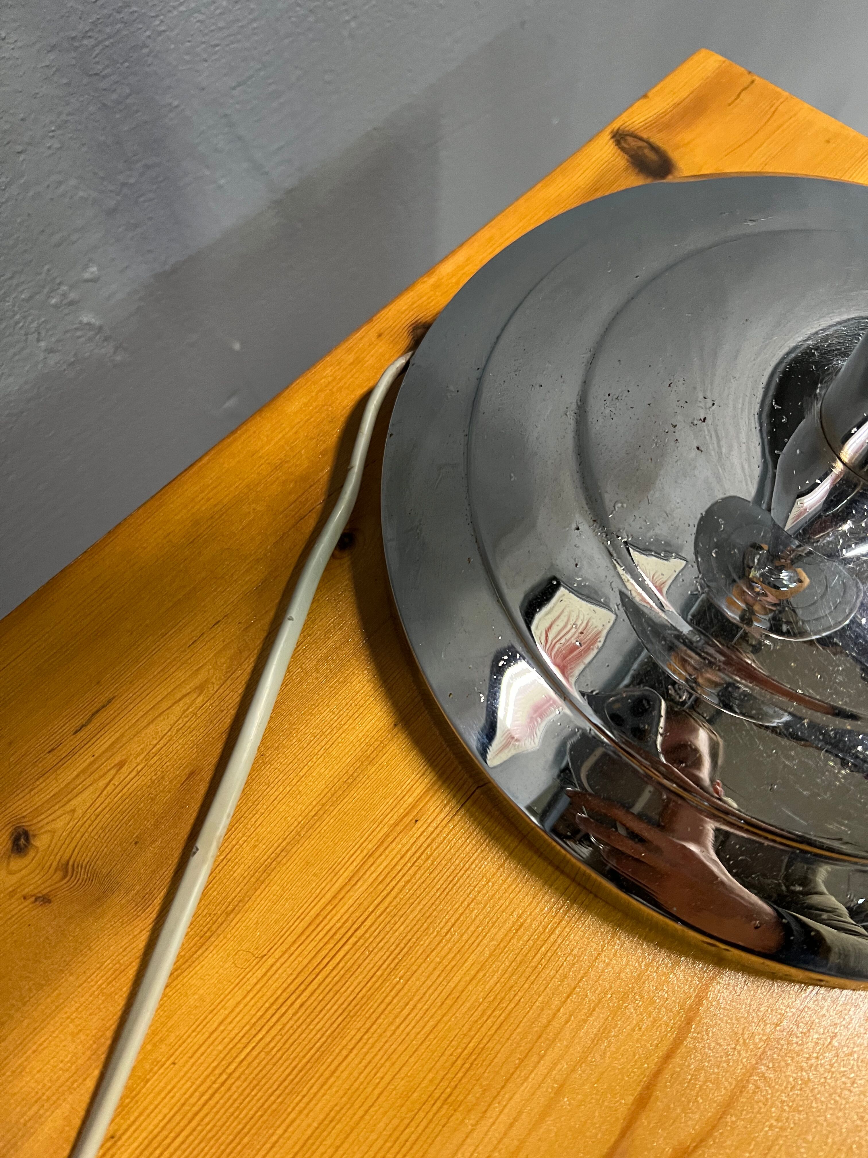 Lampe en chrome art déco
